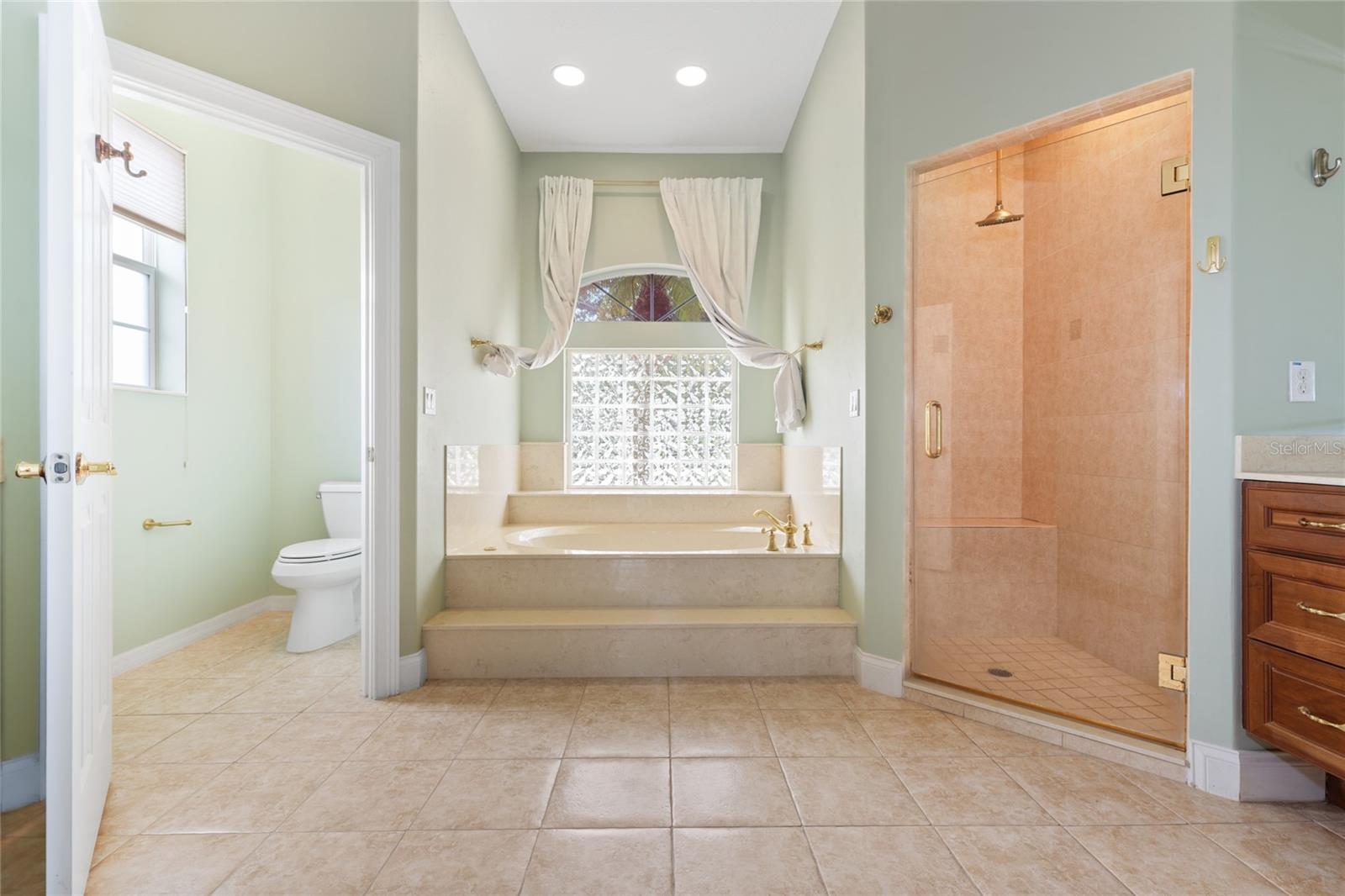 Image 27 of 46 For 15 Old Oak Drive N