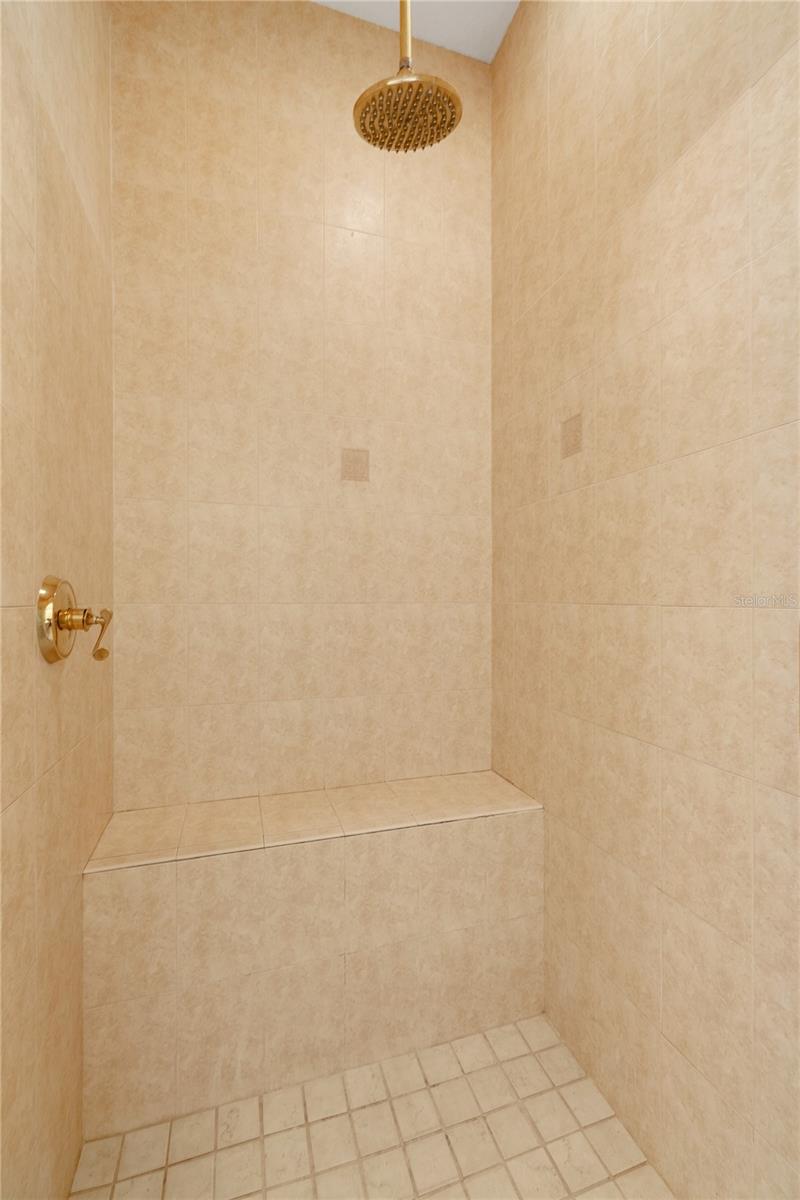 Image 29 of 46 For 15 Old Oak Drive N