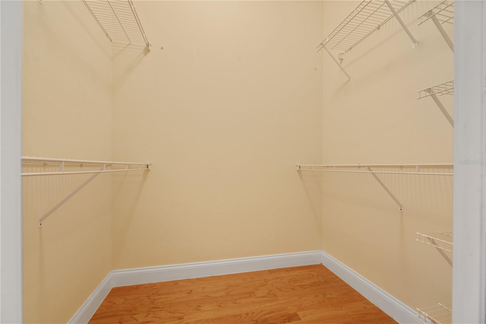 Image 31 of 46 For 15 Old Oak Drive N