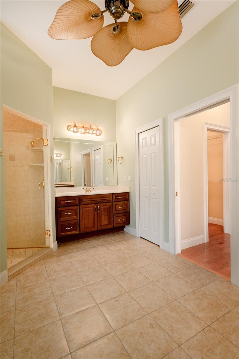 Image 32 of 46 For 15 Old Oak Drive N