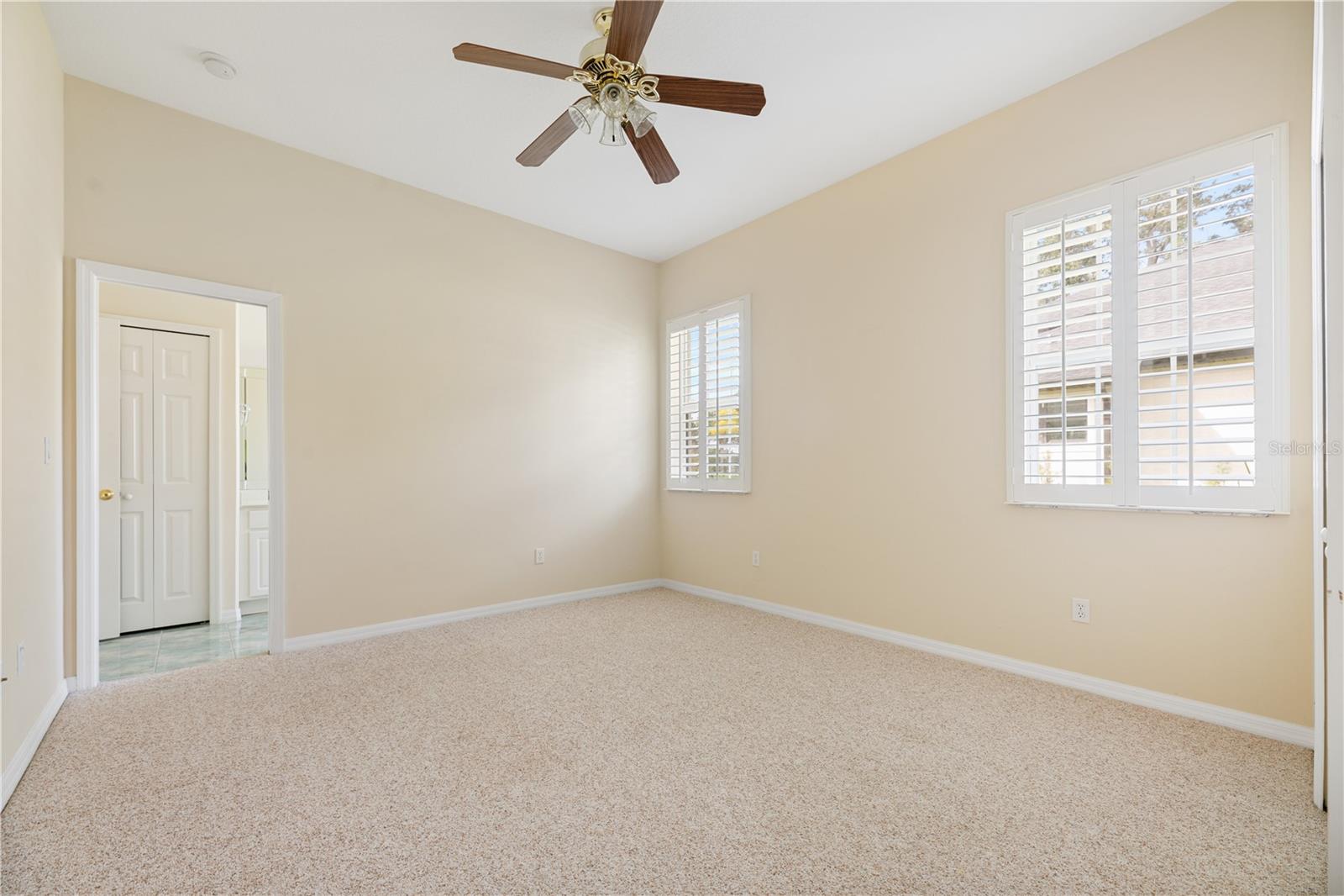 Image 34 of 46 For 15 Old Oak Drive N