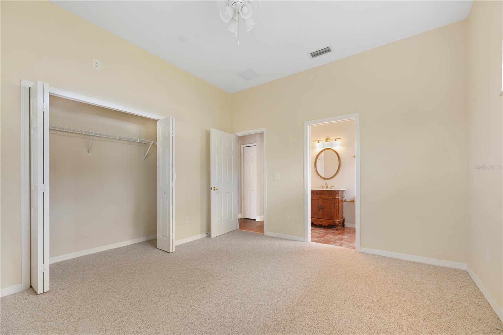 Image 35 of 46 For 15 Old Oak Drive N