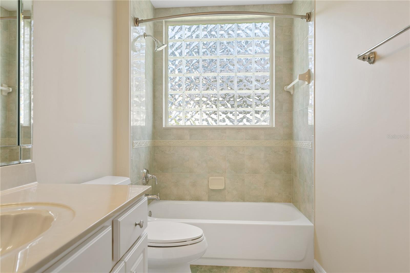 Image 38 of 46 For 15 Old Oak Drive N