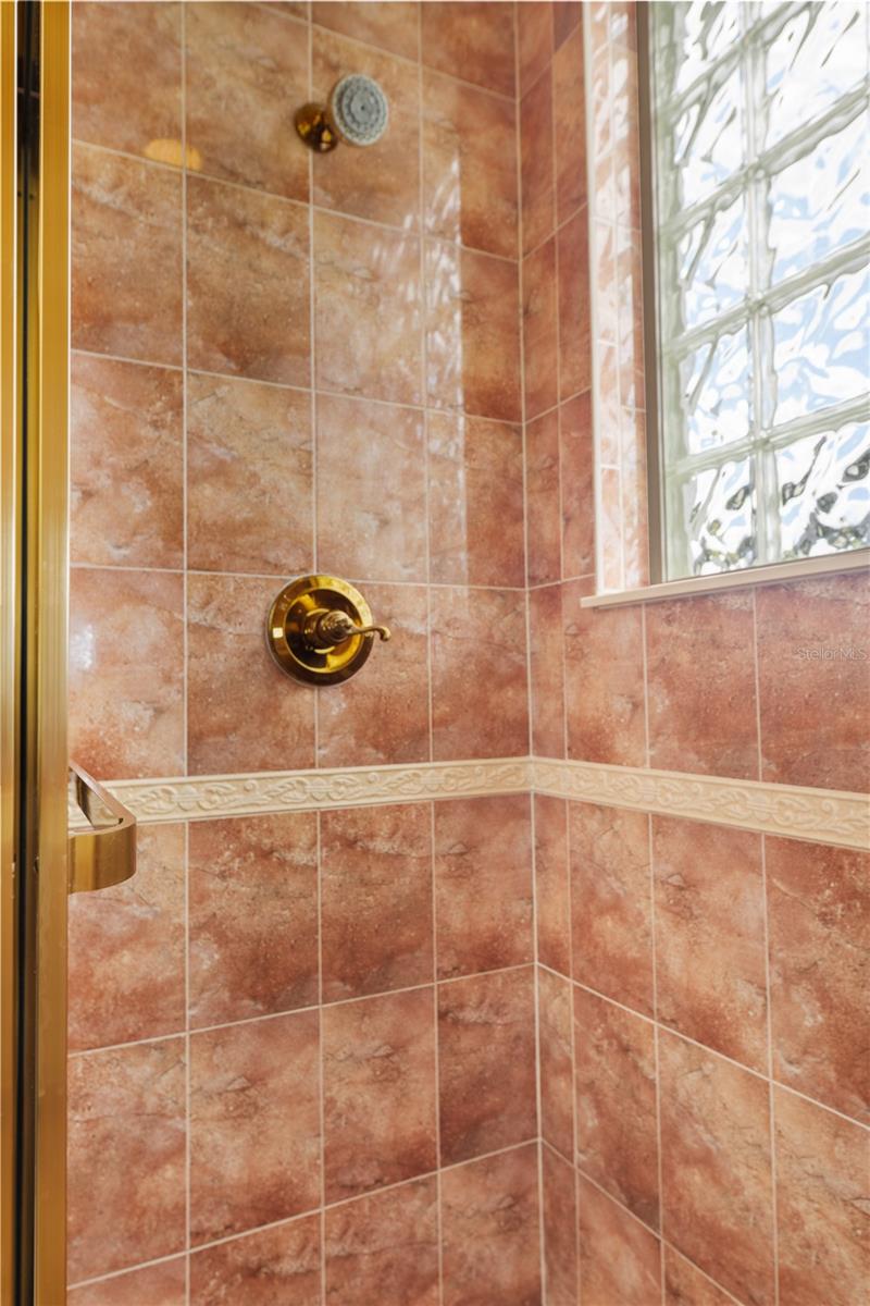 Image 41 of 46 For 15 Old Oak Drive N