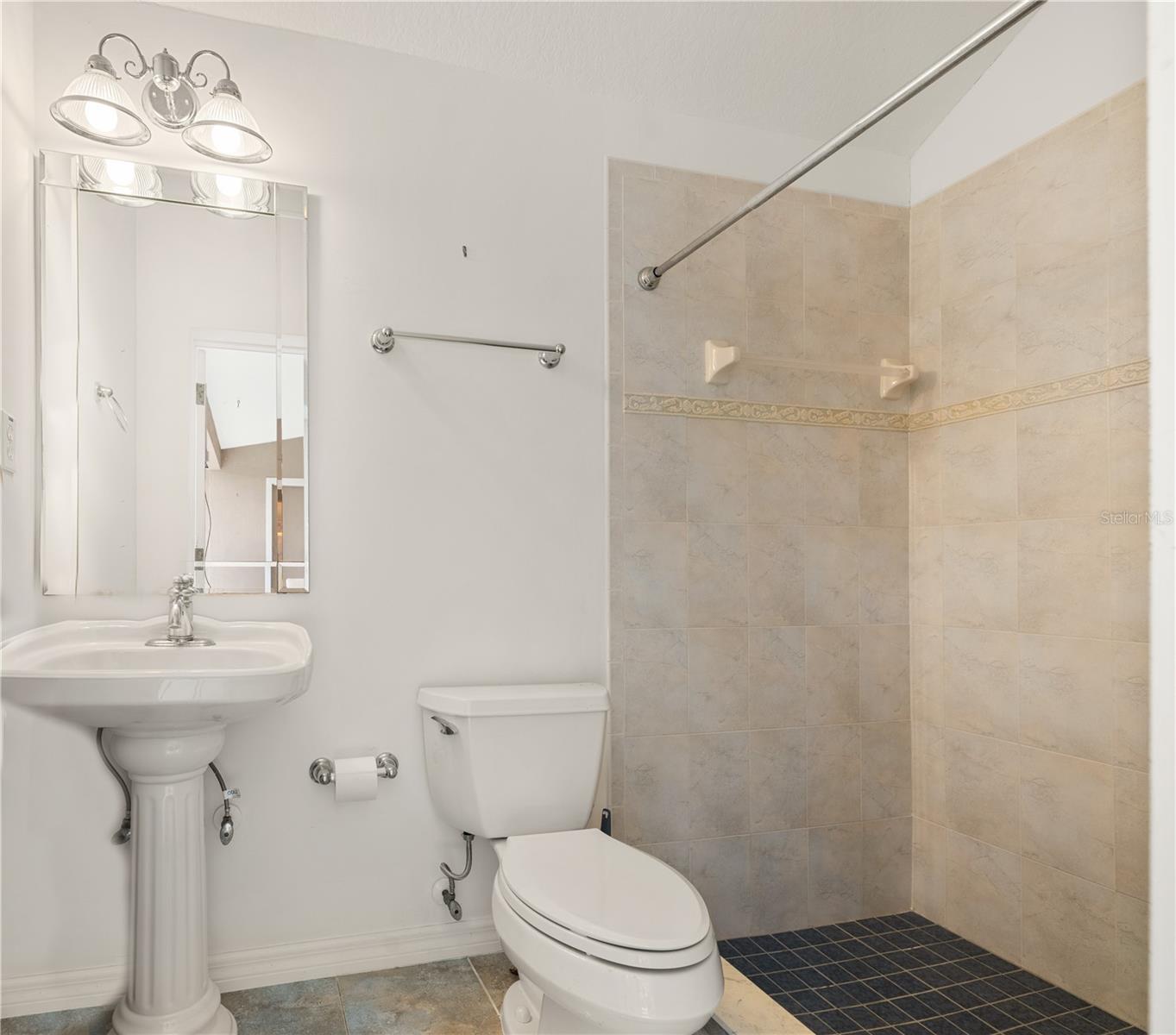 Image 43 of 46 For 15 Old Oak Drive N