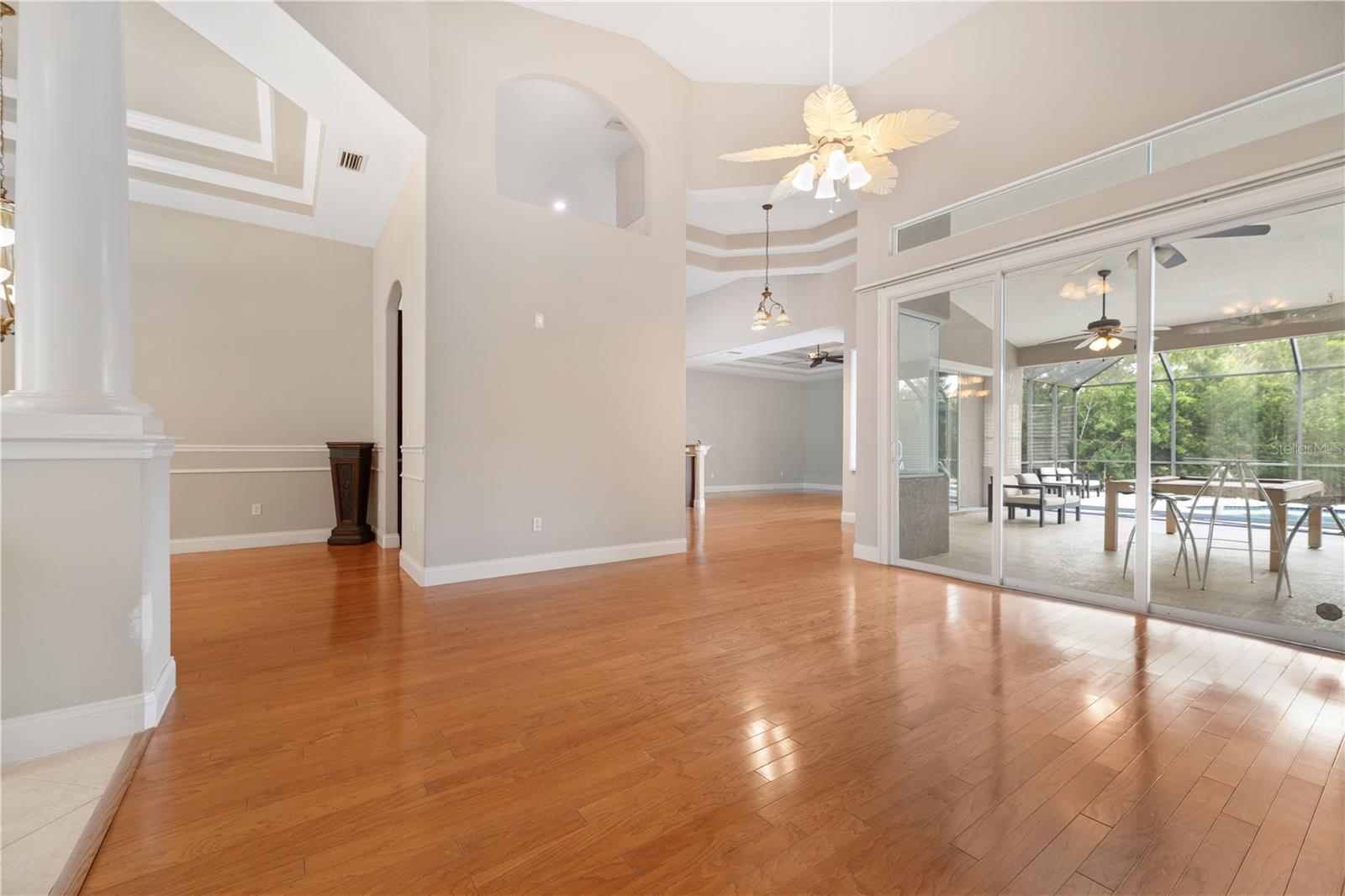 Image 6 of 46 For 15 Old Oak Drive N