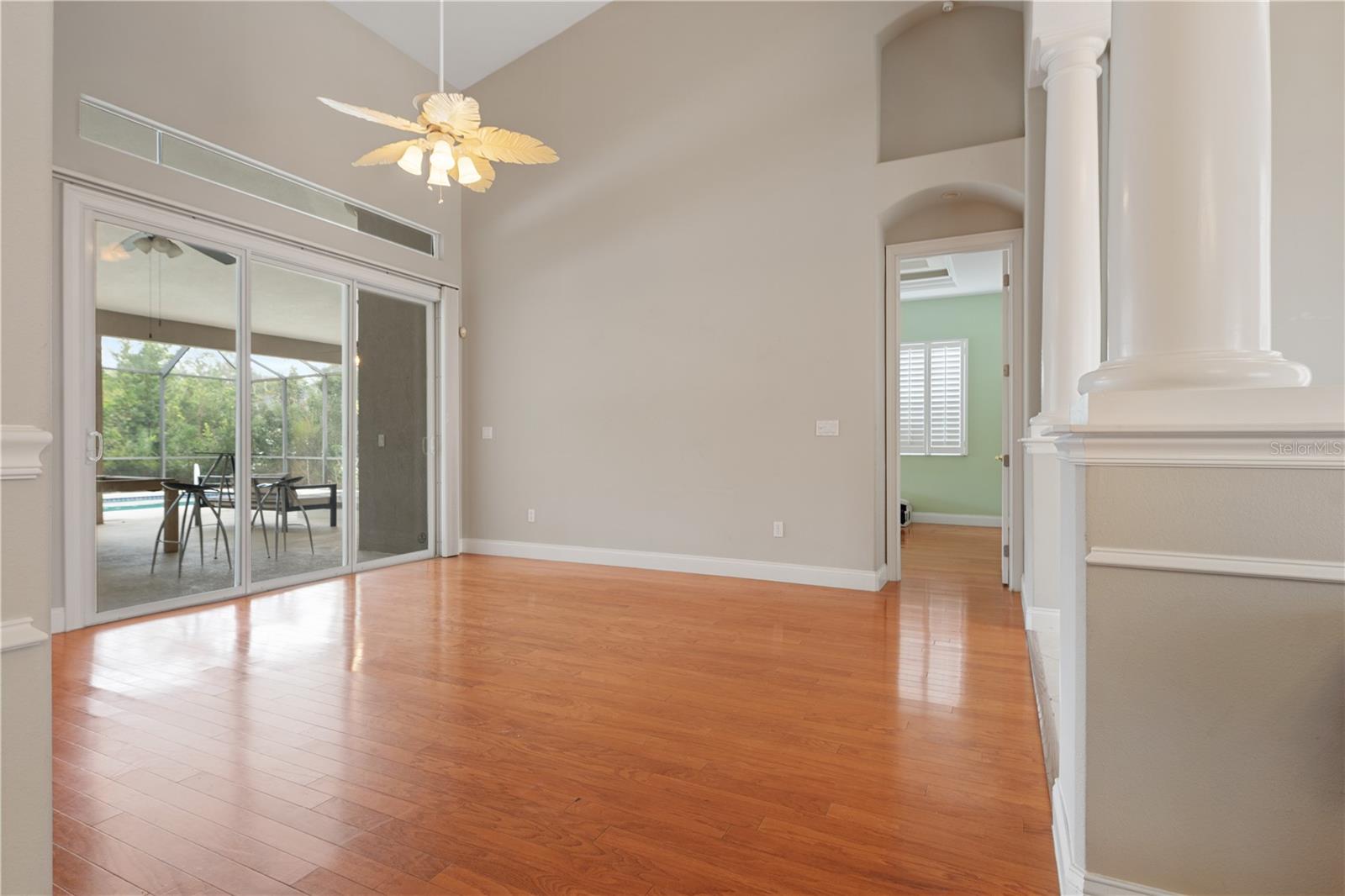 Image 7 of 46 For 15 Old Oak Drive N