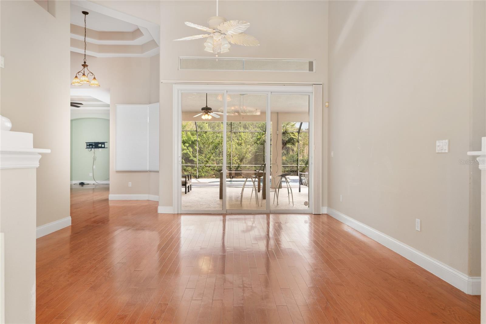 Image 8 of 46 For 15 Old Oak Drive N