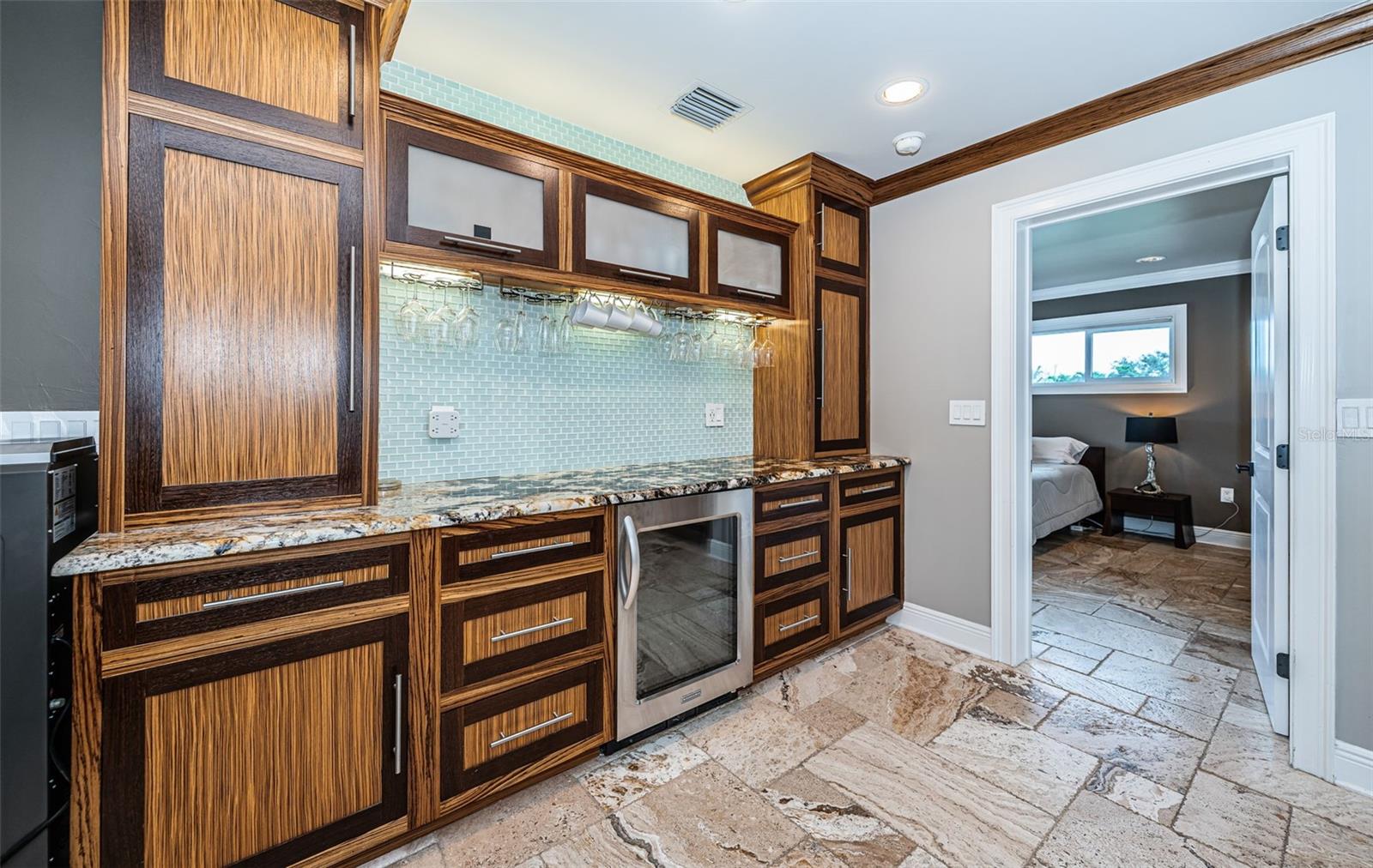 Image 19 of 67 For 4295 13th Lane Ne