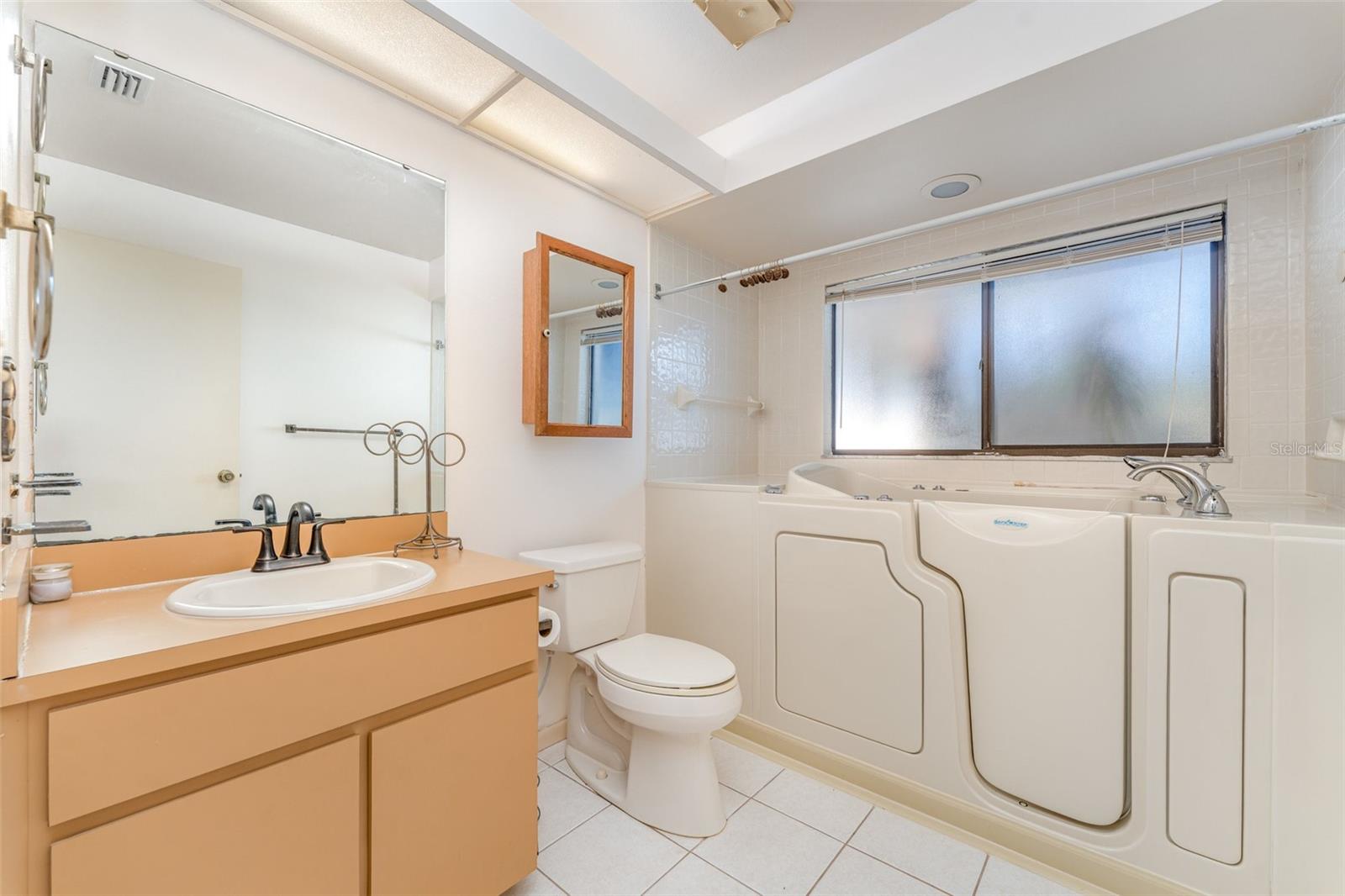 Image 4 of 15 For 4240 Creekwood Lane
