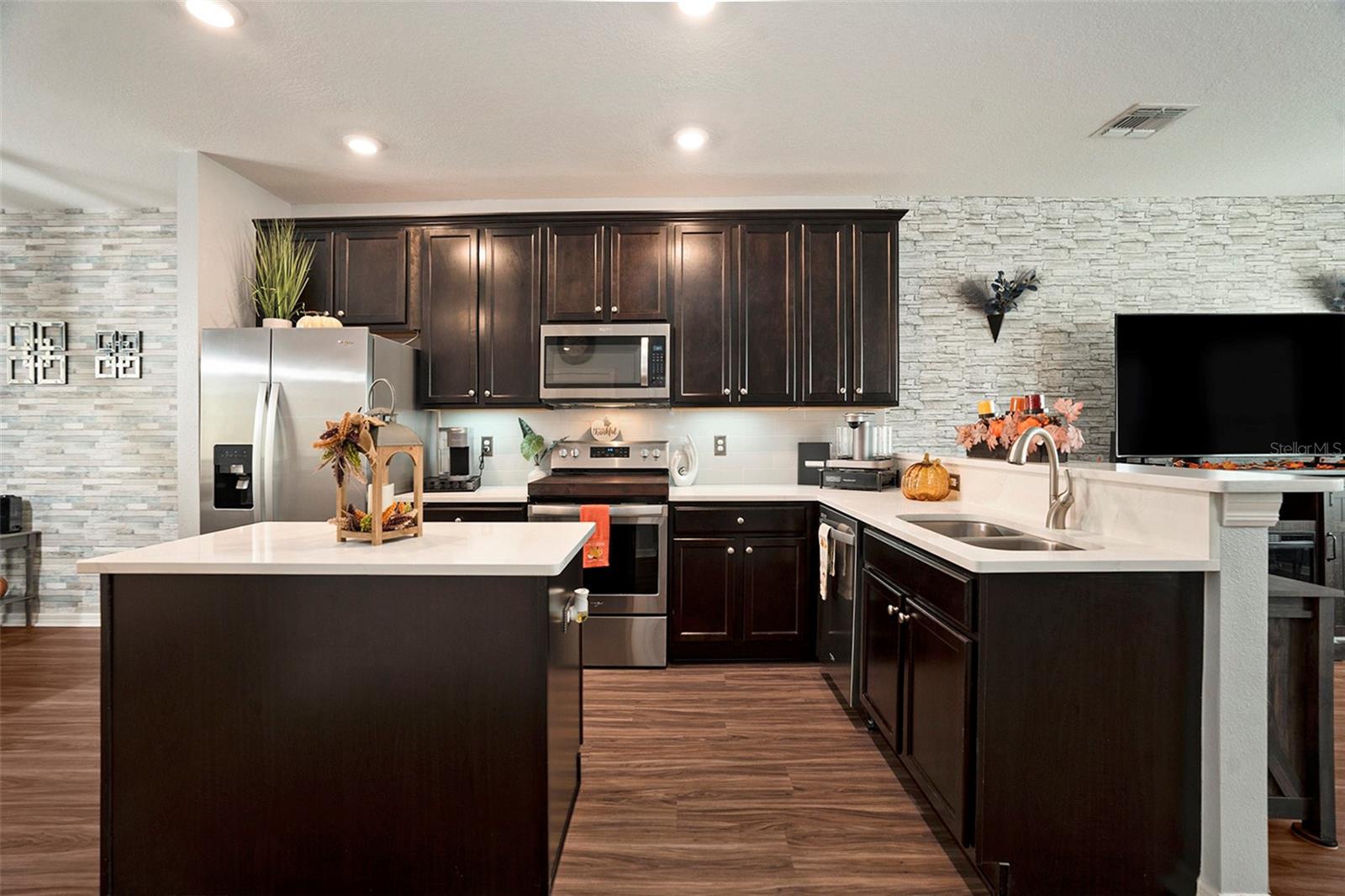 Image 17 of 42 For 5524 Yellowfin Court