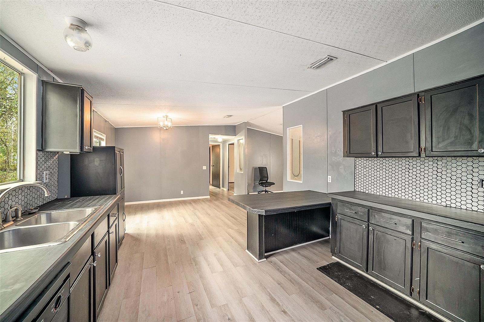 Image 11 of 39 For 17235 Shirla Rae Dr