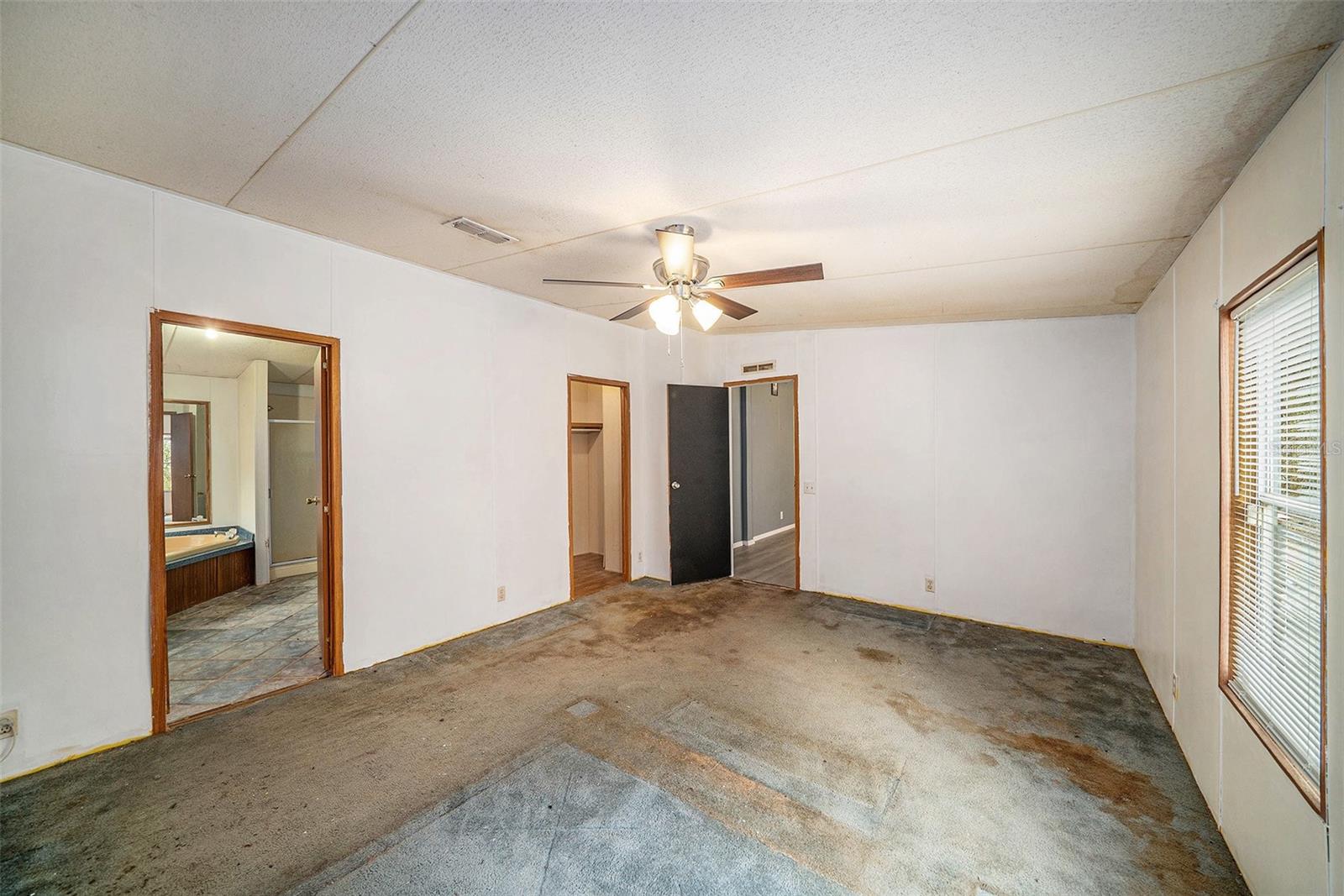 Image 14 of 39 For 17235 Shirla Rae Dr