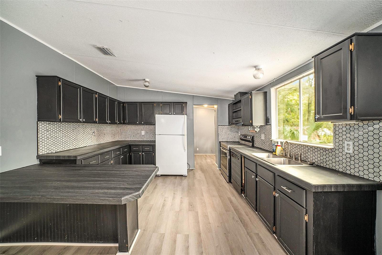 Image 9 of 39 For 17235 Shirla Rae Dr