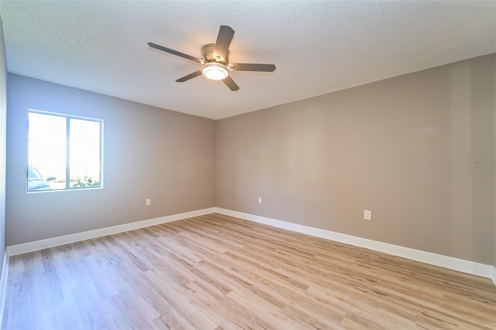 Image 11 of 43 For 722 116th Street N 2007