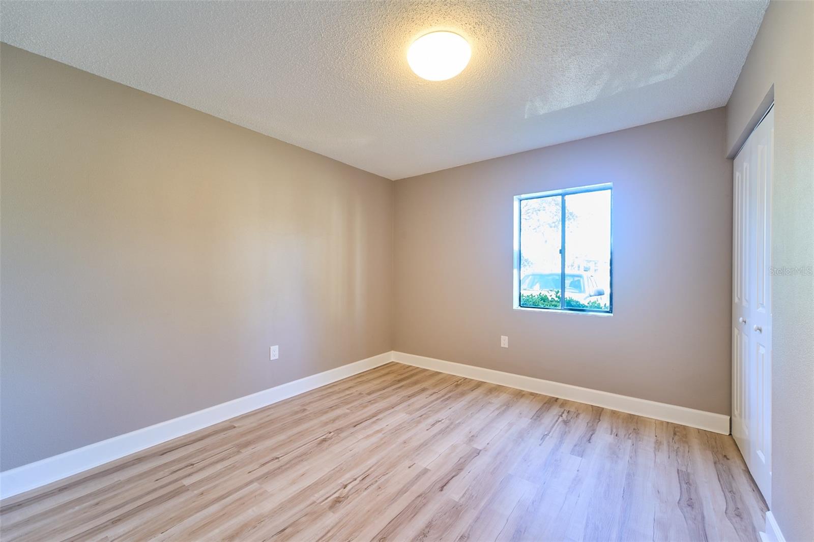 Image 7 of 43 For 722 116th Street N 2007