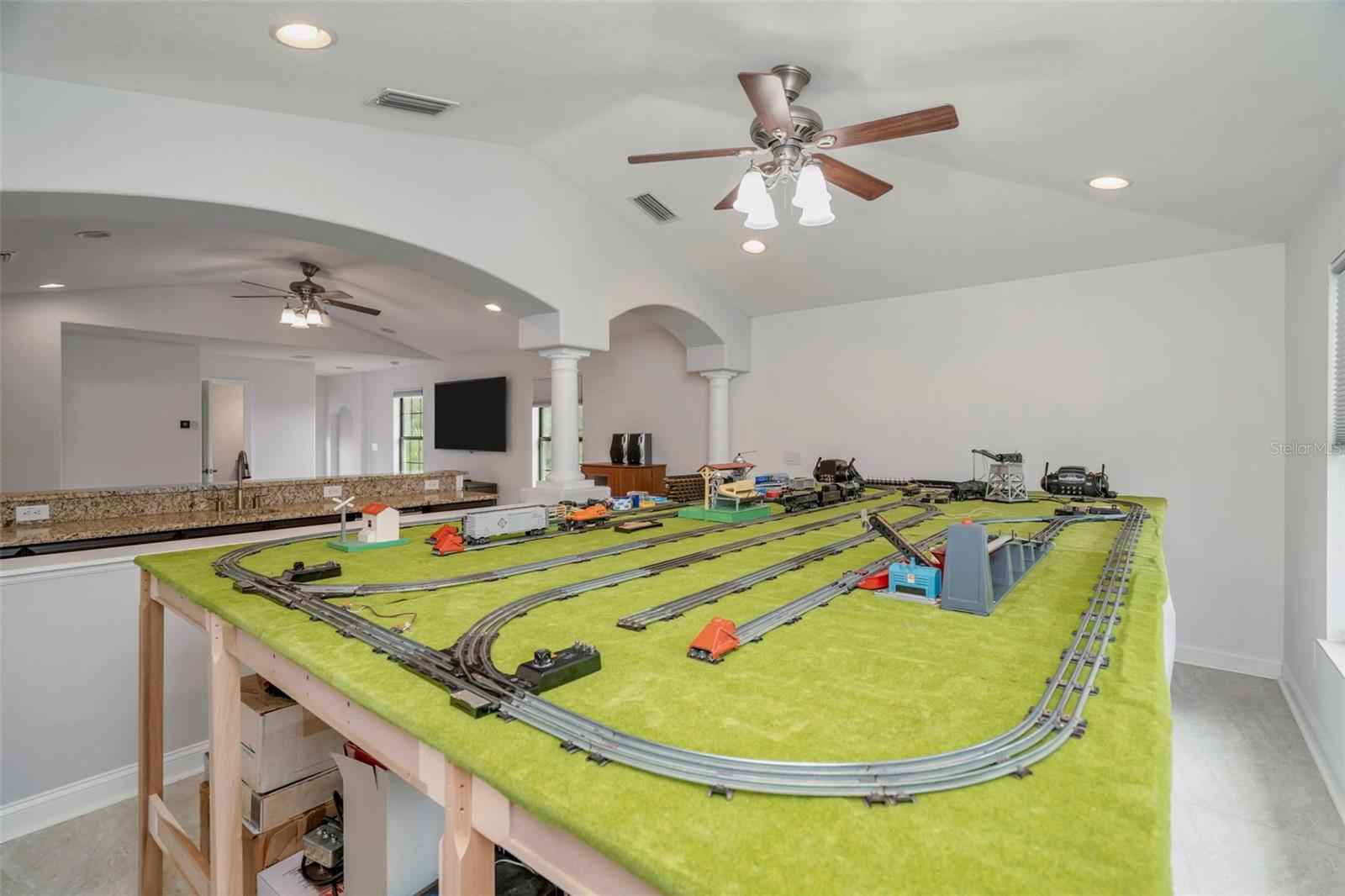 Listing photo id 40 for 19361 Yellow Clover Drive