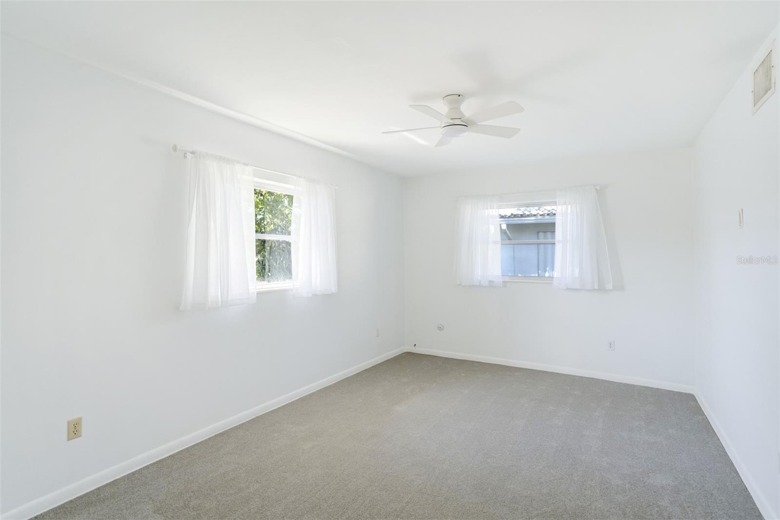 Image 13 of 22 For 13850 Sunset Drive