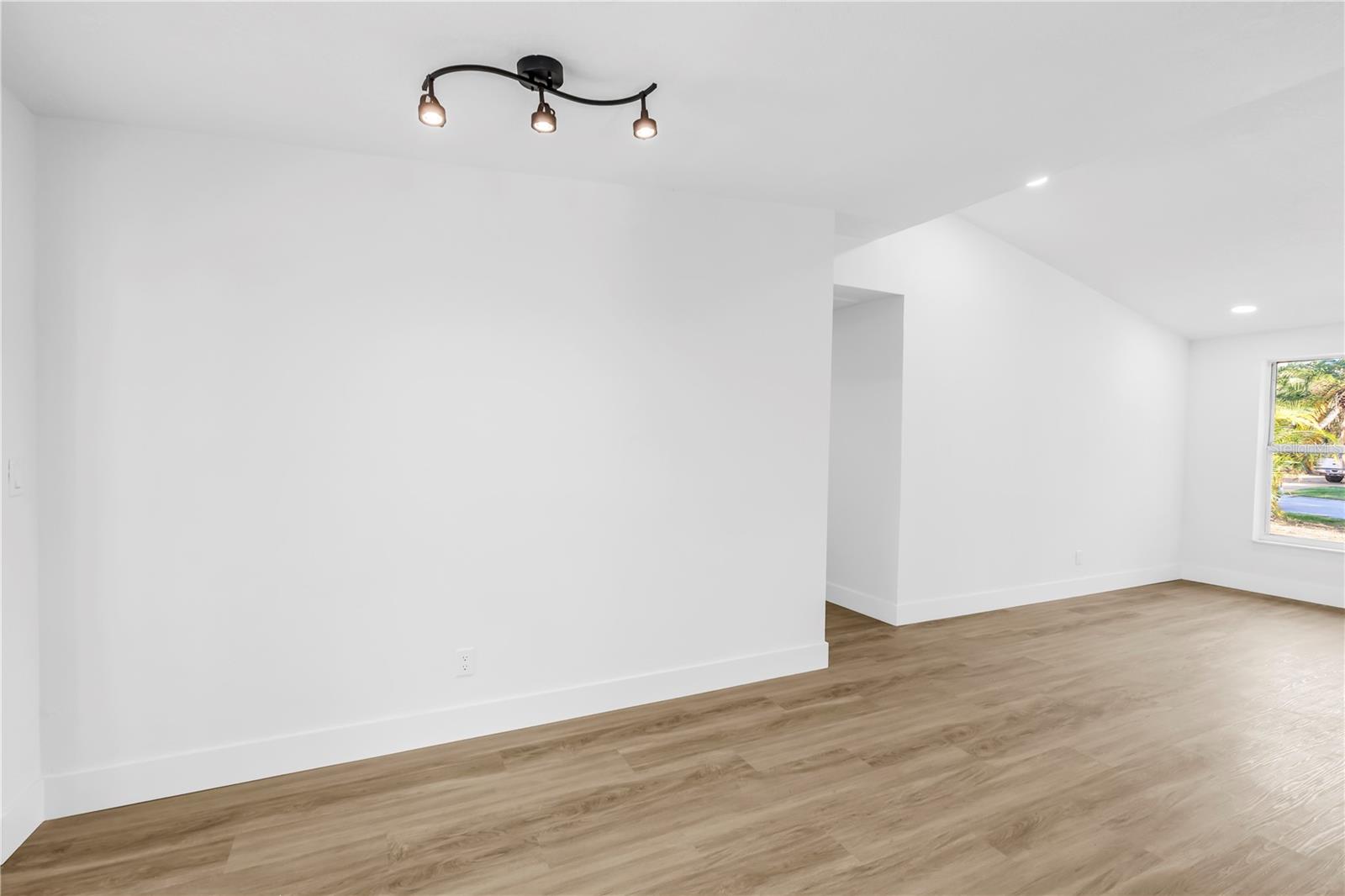 Image 10 of 51 For 9085 Leisure Lane N