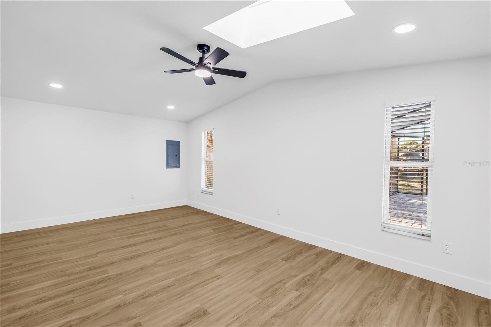 Image 15 of 51 For 9085 Leisure Lane N