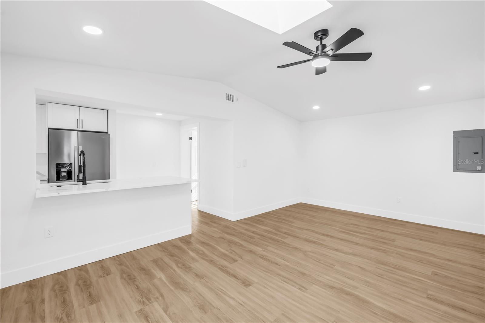 Image 16 of 51 For 9085 Leisure Lane N