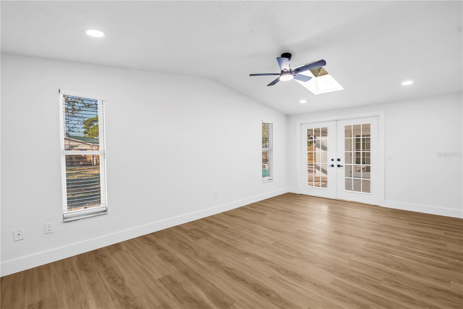 Image 18 of 51 For 9085 Leisure Lane N