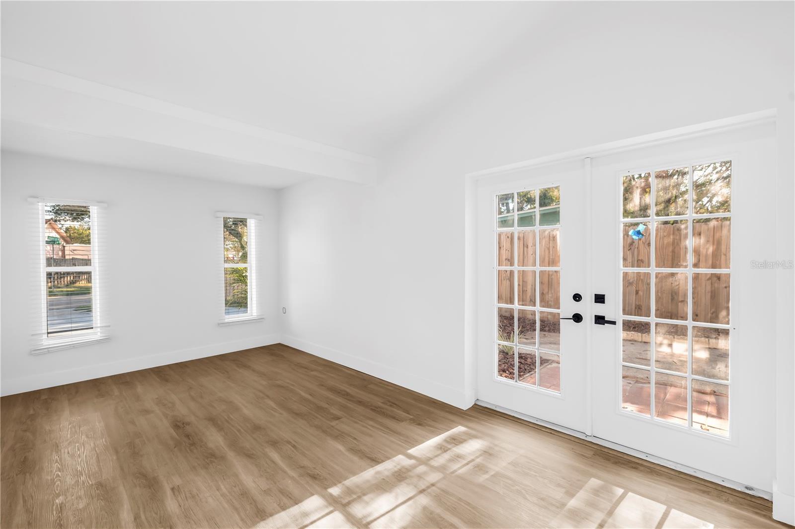 Image 21 of 51 For 9085 Leisure Lane N