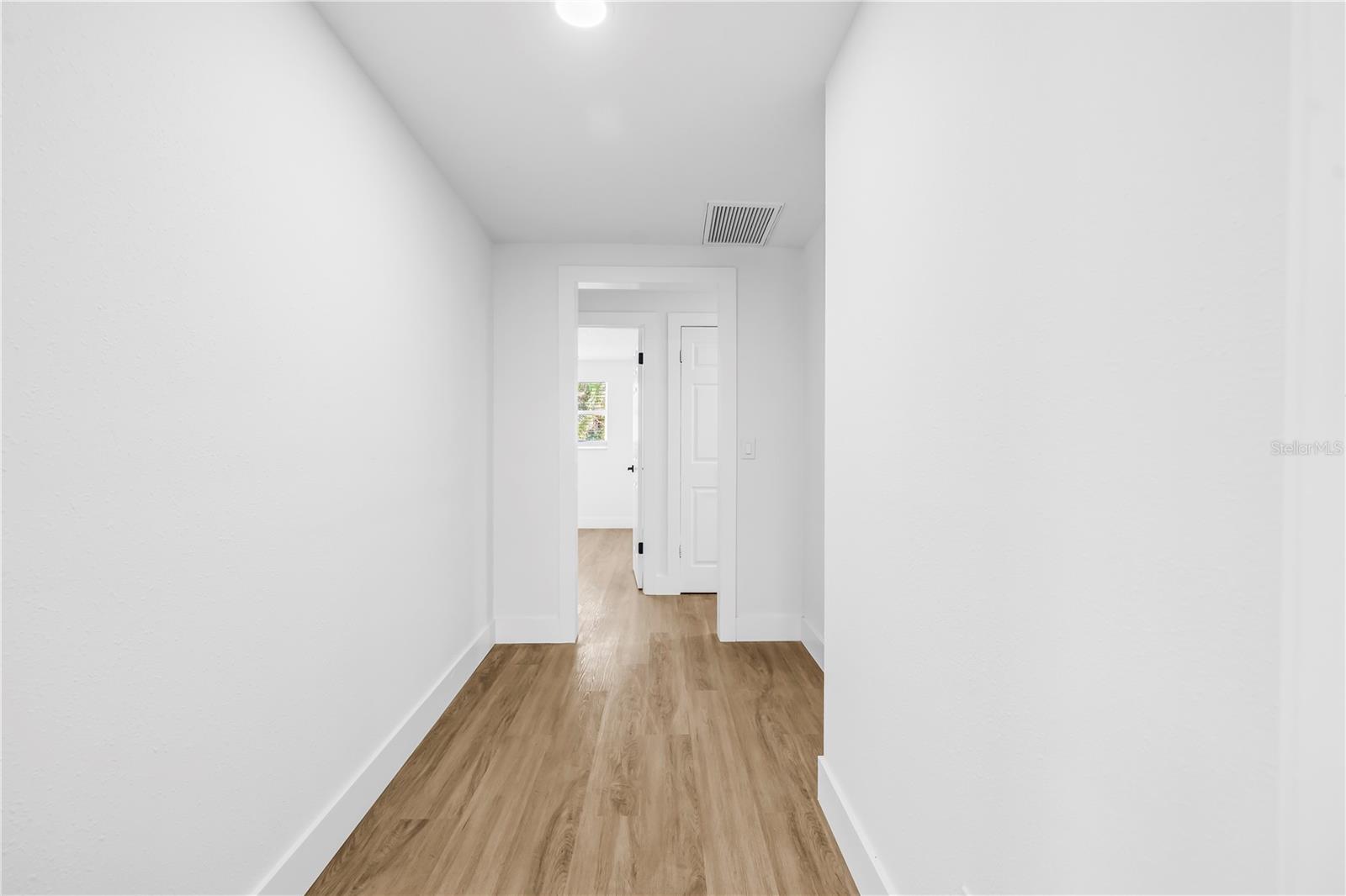 Image 32 of 51 For 9085 Leisure Lane N