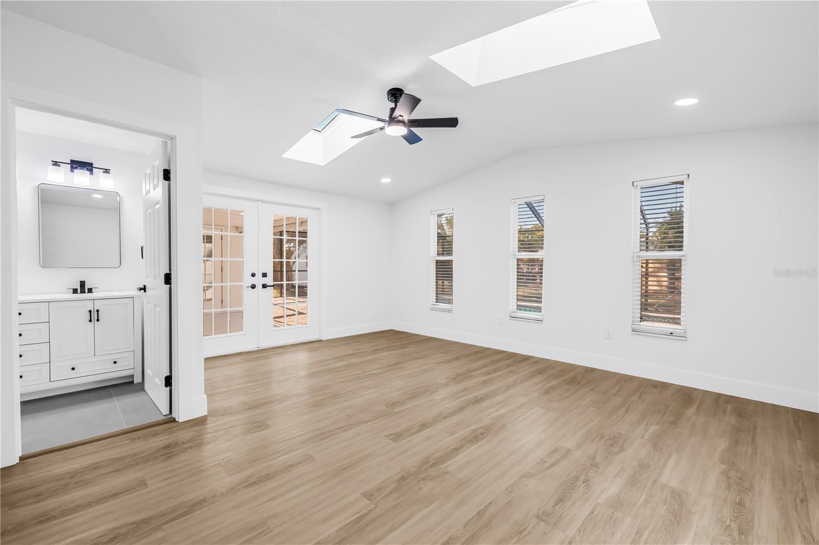 Image 34 of 51 For 9085 Leisure Lane N