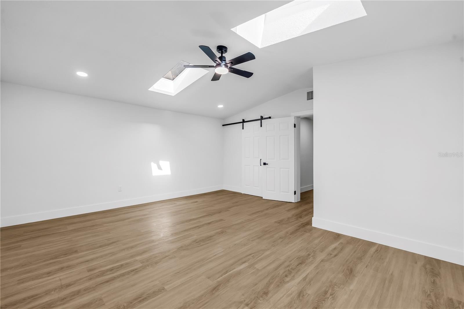 Image 36 of 51 For 9085 Leisure Lane N