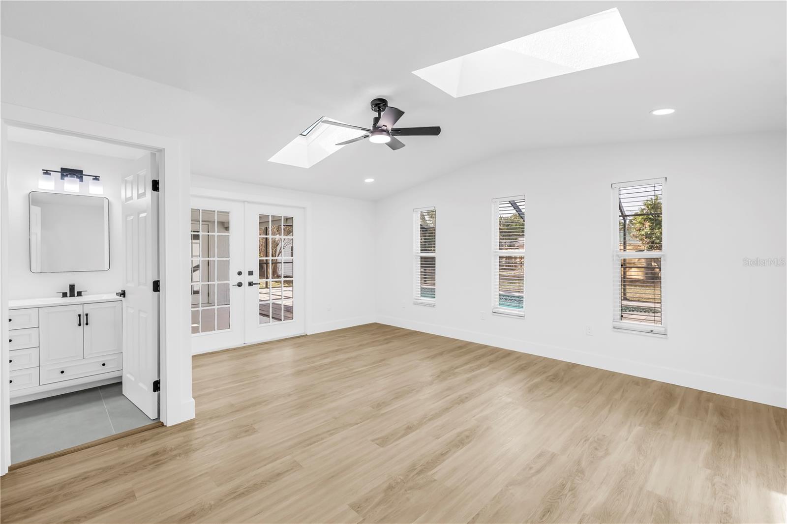 Image 44 of 51 For 9085 Leisure Lane N