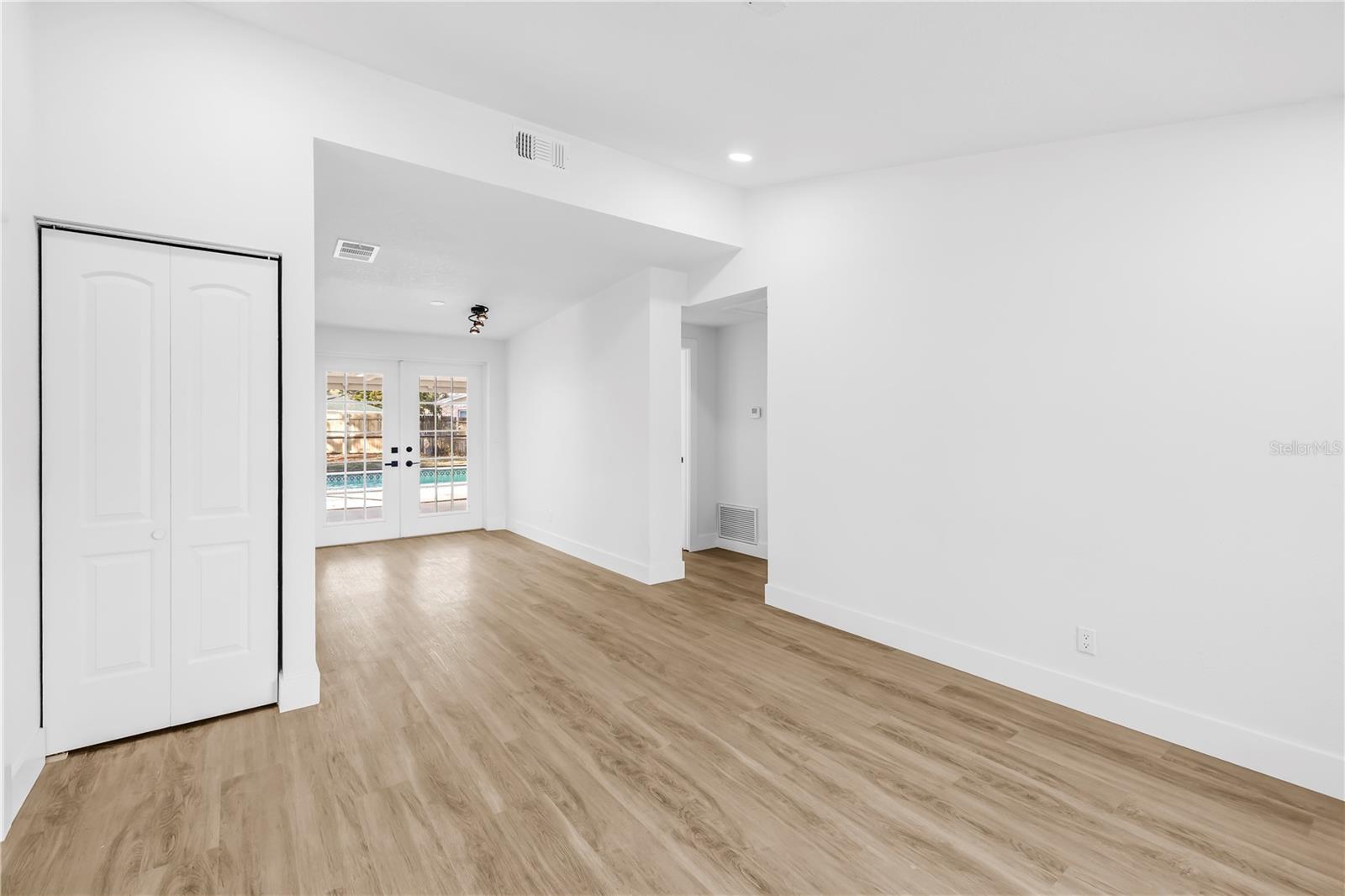 Image 5 of 51 For 9085 Leisure Lane N