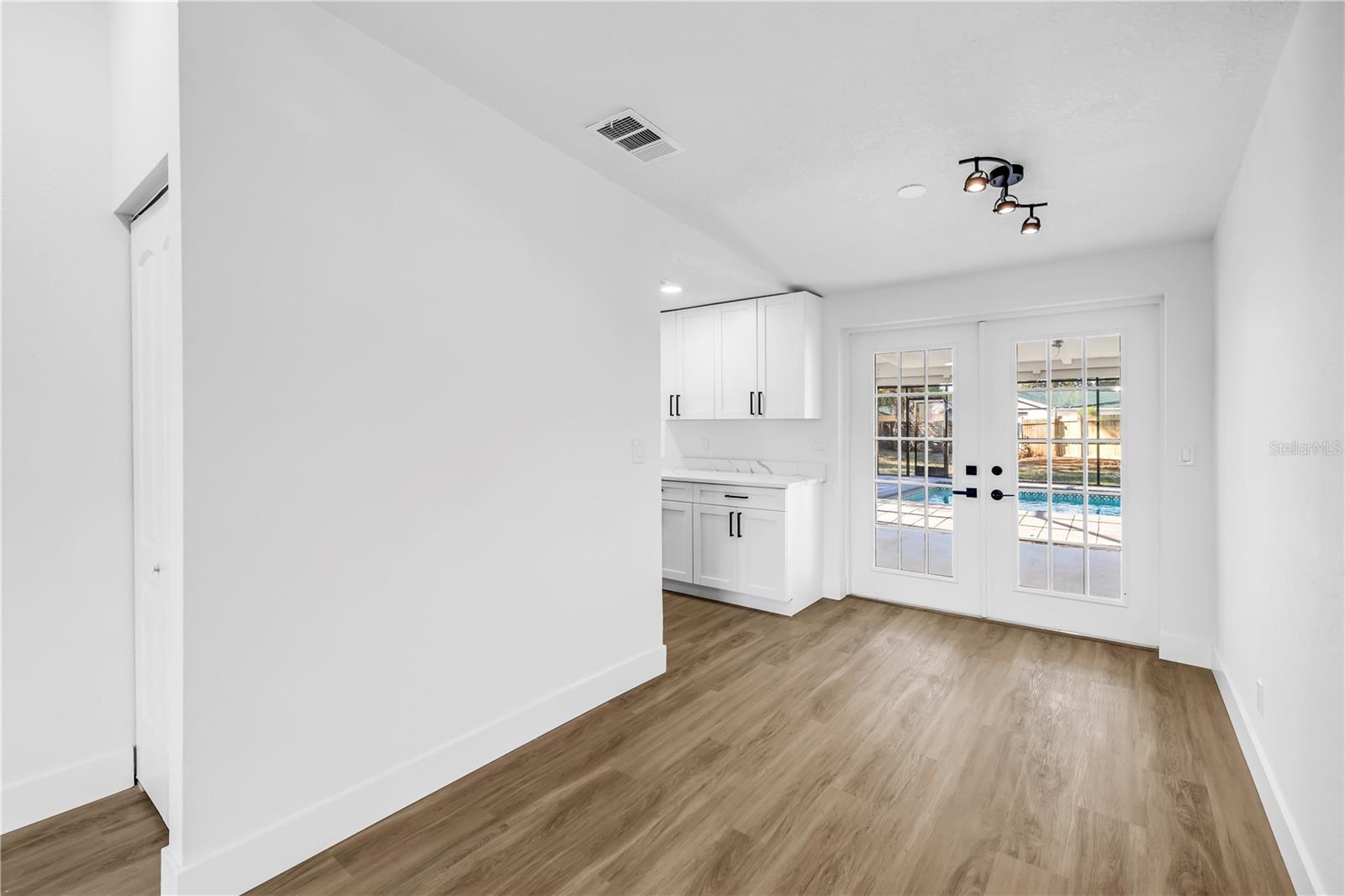 Image 9 of 51 For 9085 Leisure Lane N