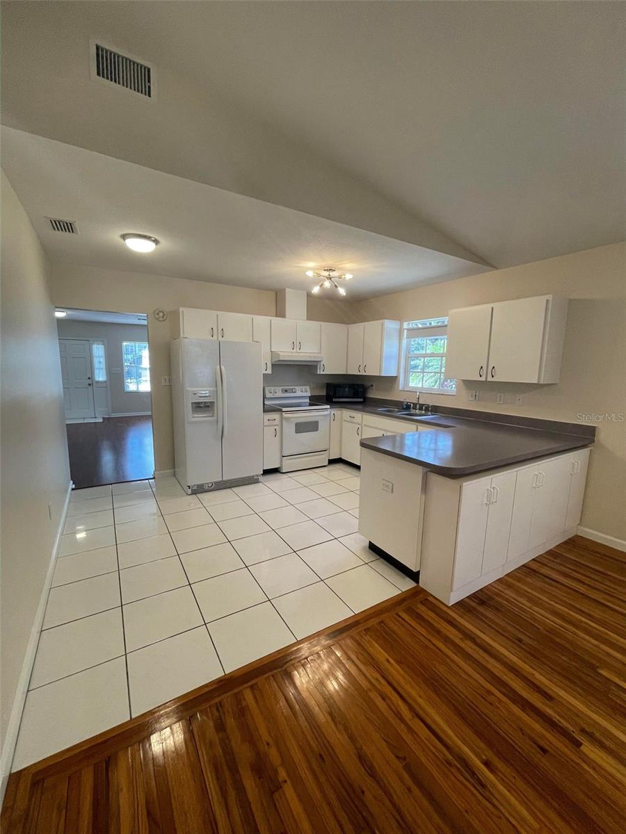 Image 5 of 16 For 3915 Swann Avenue