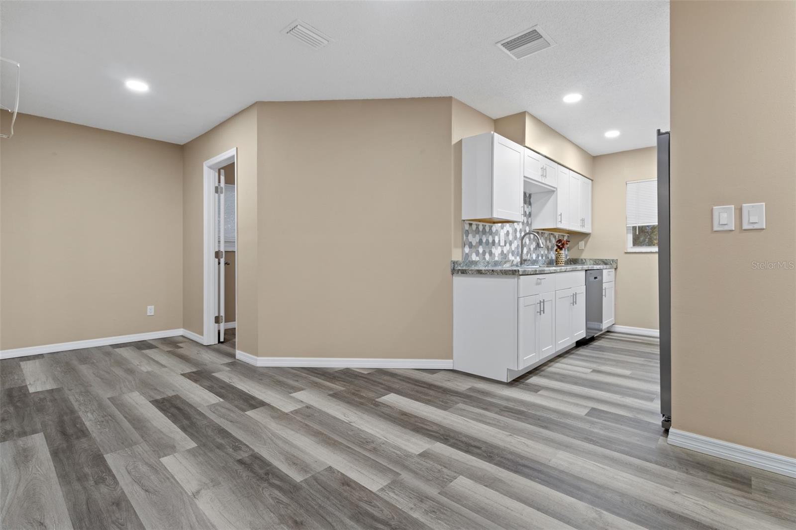 Image 11 of 27 For 609 Holley Street