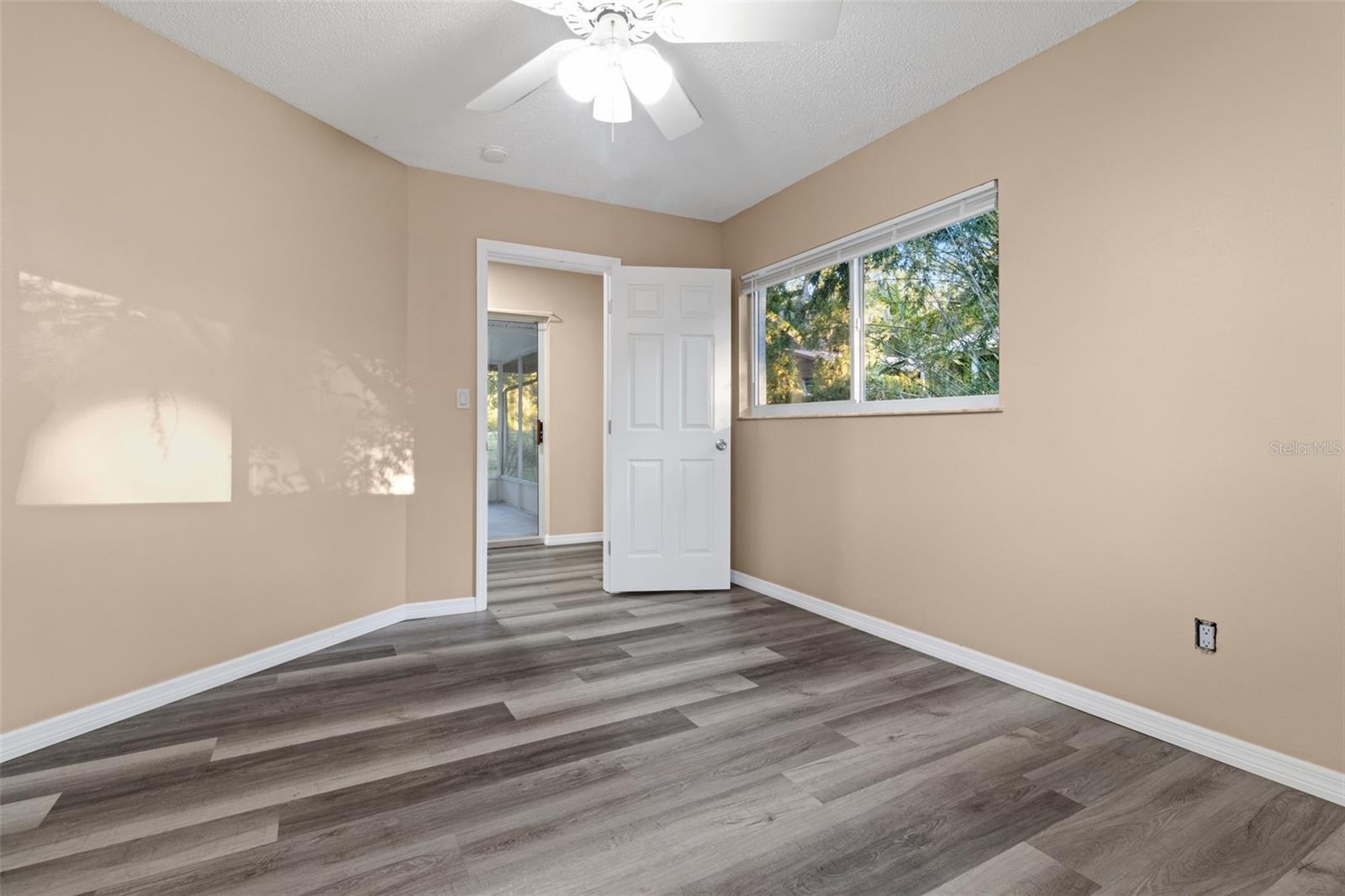 Image 14 of 27 For 609 Holley Street