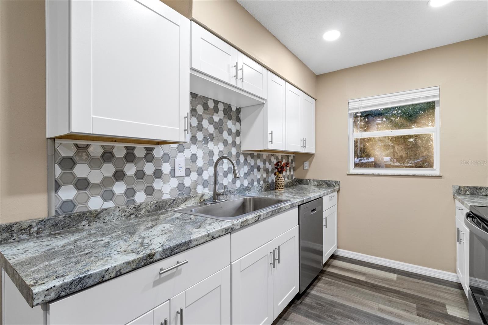 Image 16 of 27 For 609 Holley Street