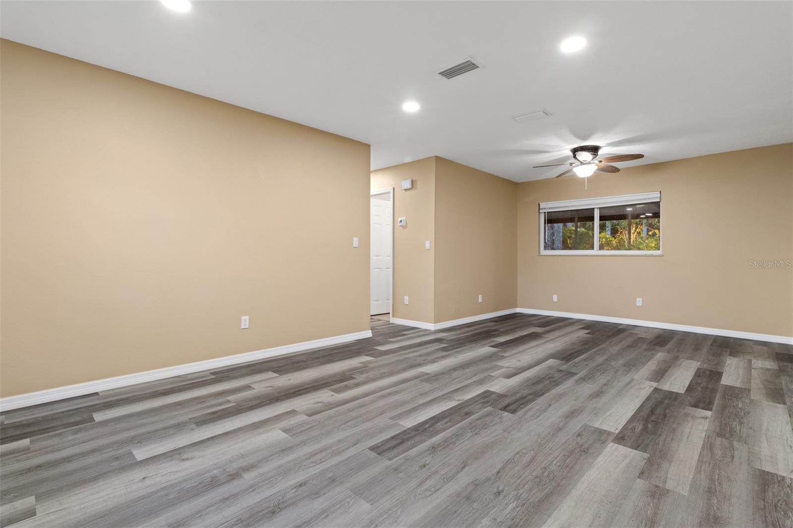 Image 4 of 27 For 609 Holley Street