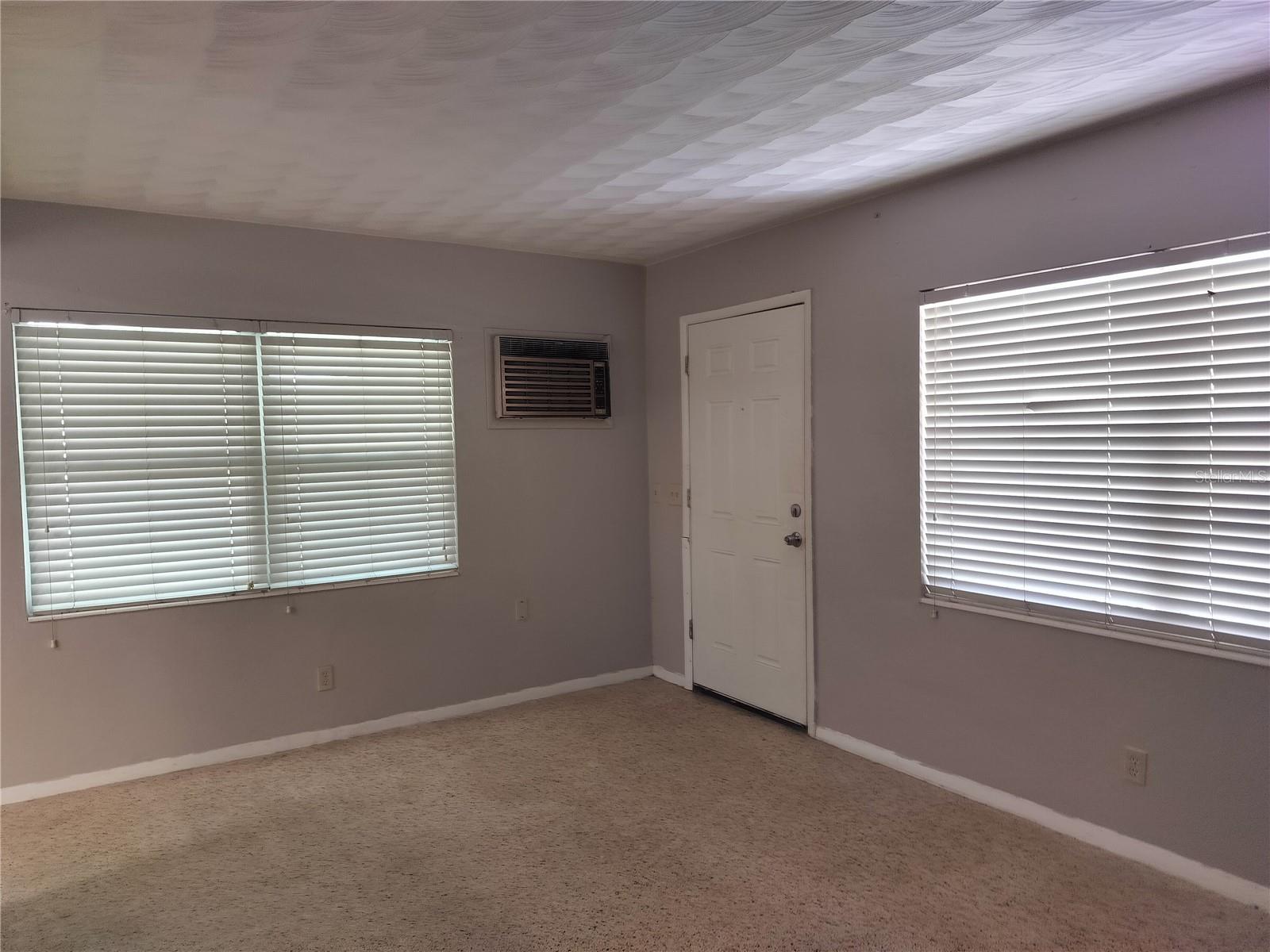Image 11 of 36 For 215 Lark Avenue