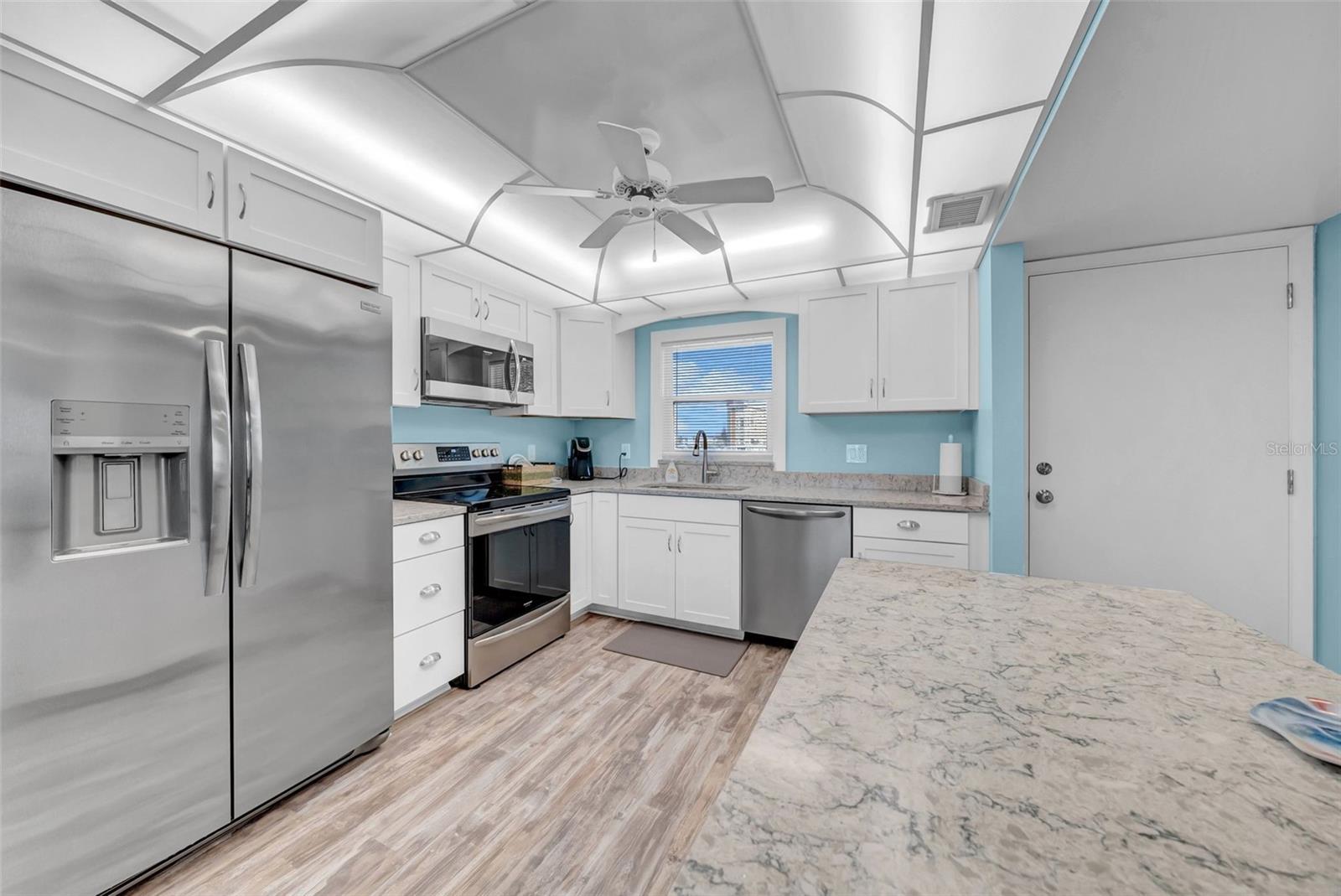 Image 28 of 49 For 4725 Cove Circle 302