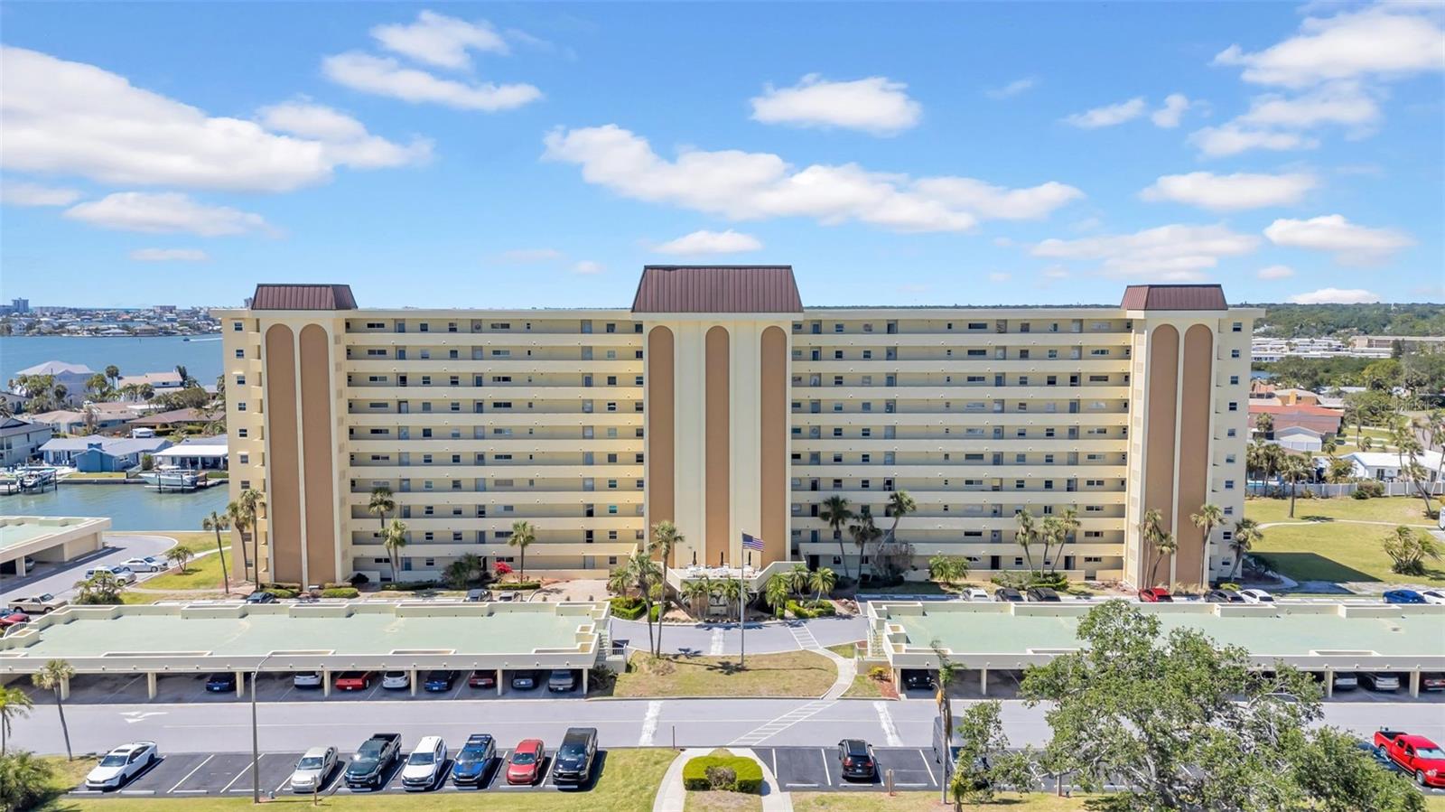 Image 37 of 49 For 4725 Cove Circle 302