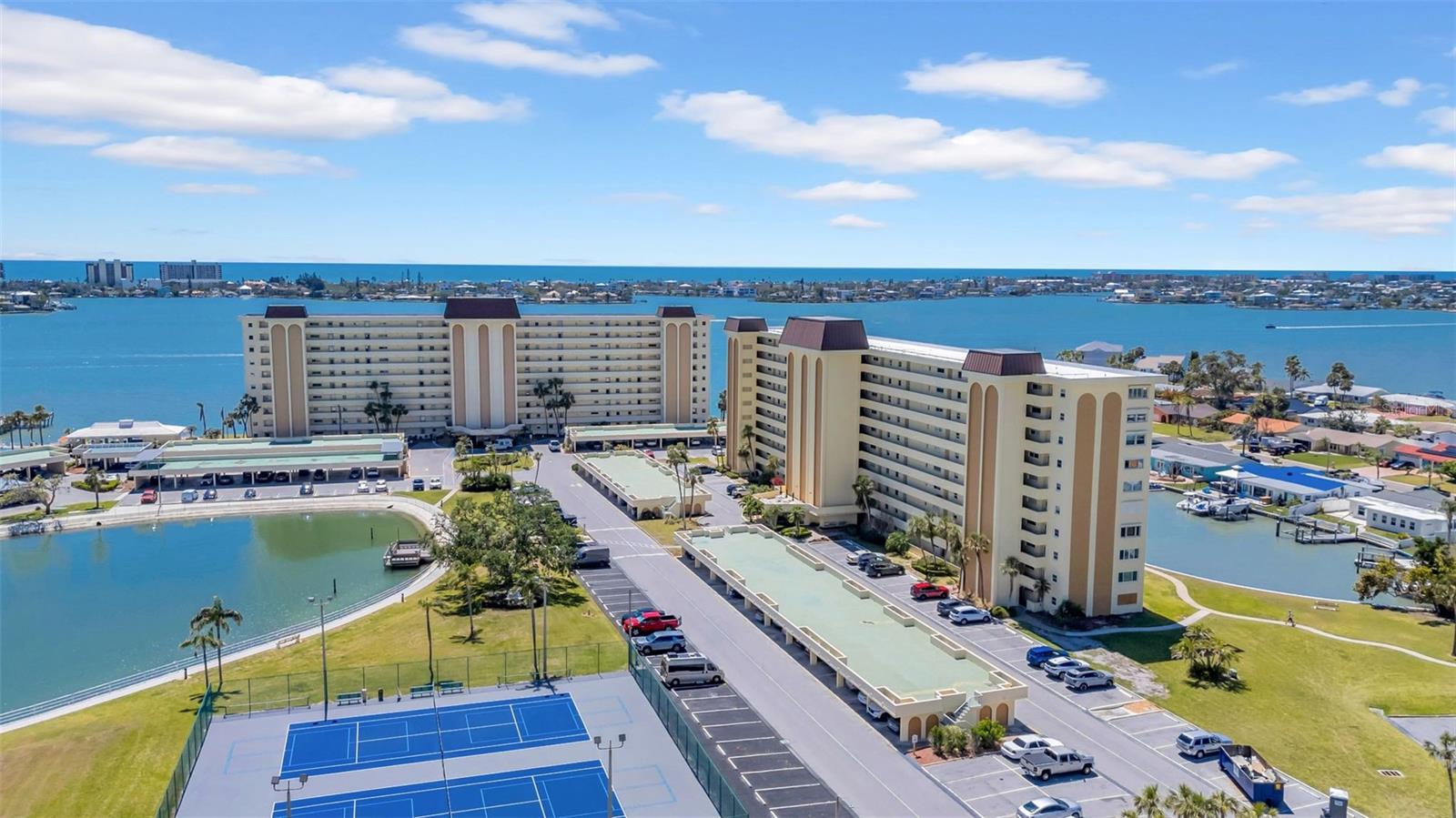 Image 38 of 49 For 4725 Cove Circle 302