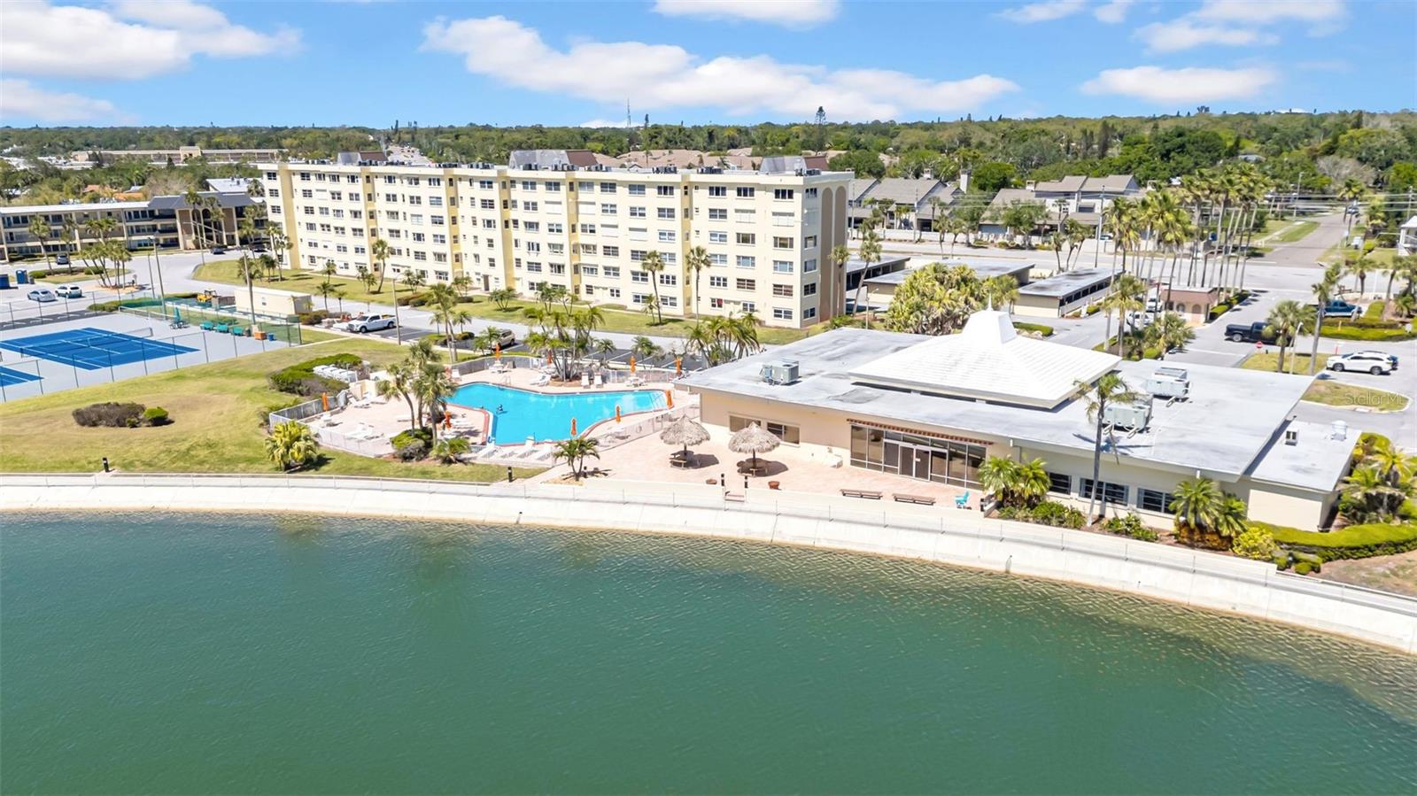 Image 40 of 49 For 4725 Cove Circle 302