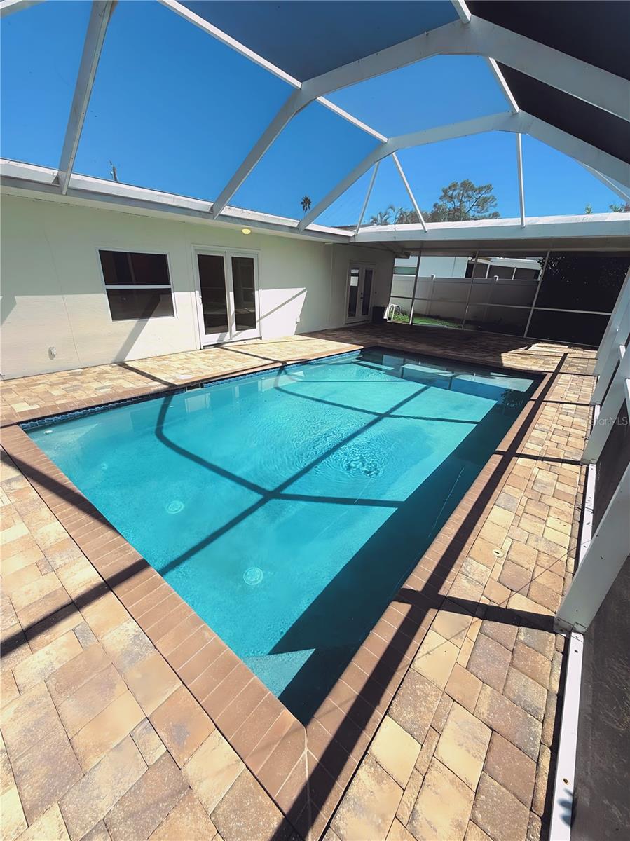 Image 10 of 26 For 4870 Venetian Boulevard Ne