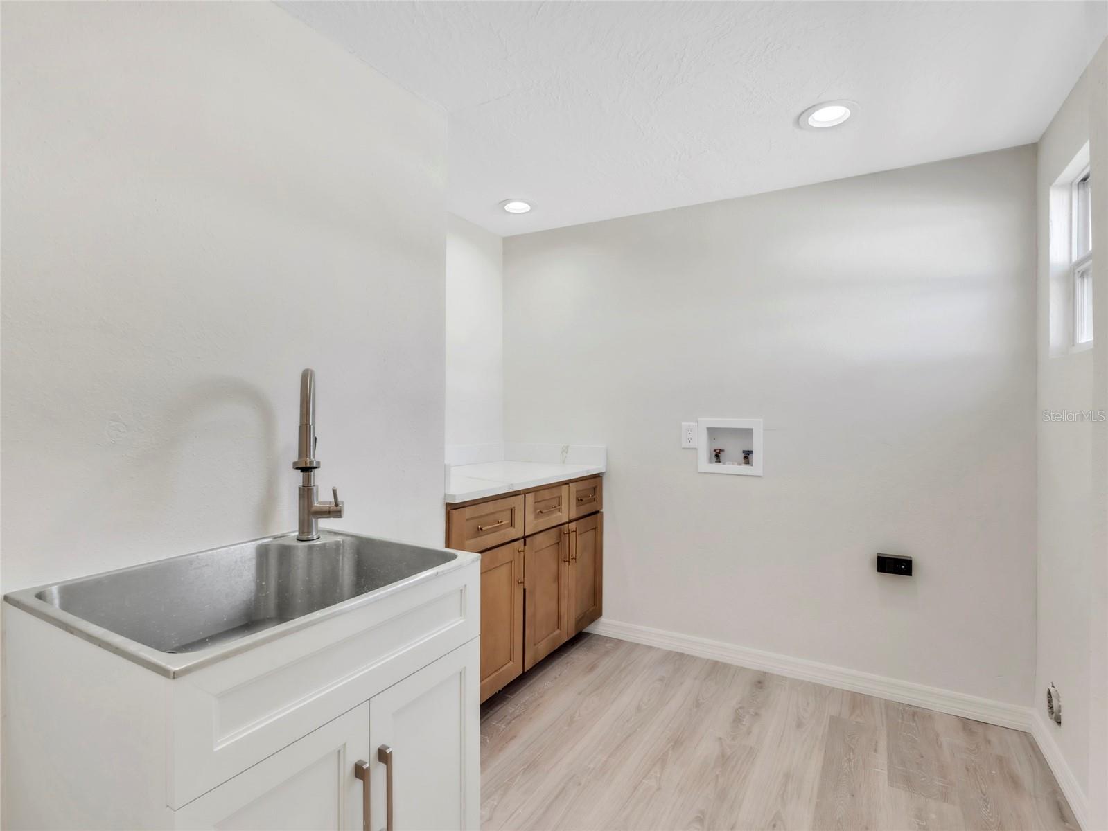 Image 16 of 26 For 4870 Venetian Boulevard Ne