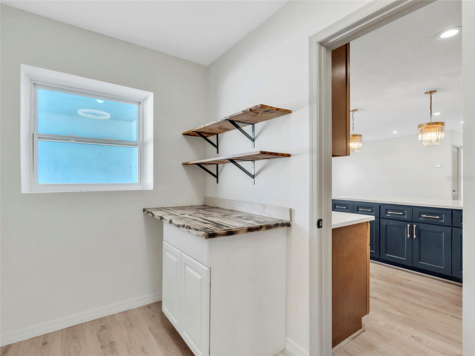 Image 17 of 26 For 4870 Venetian Boulevard Ne