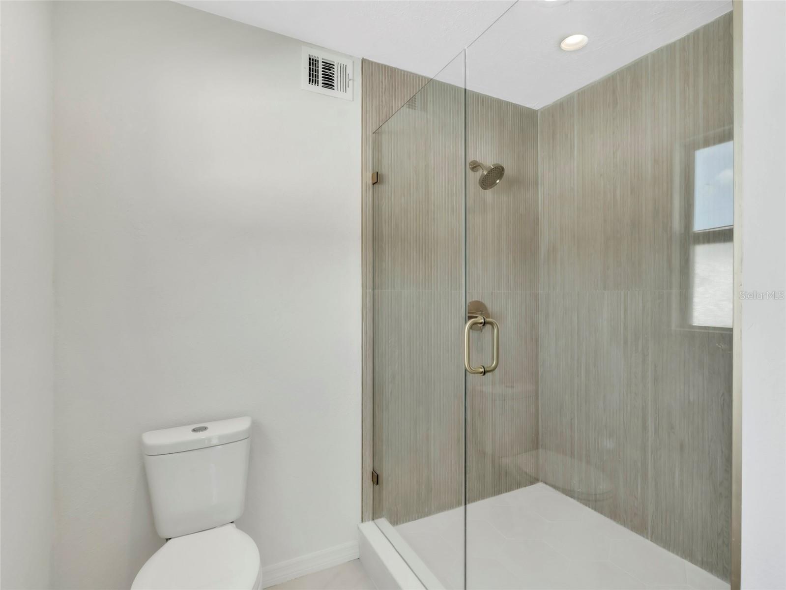 Image 18 of 26 For 4870 Venetian Boulevard Ne