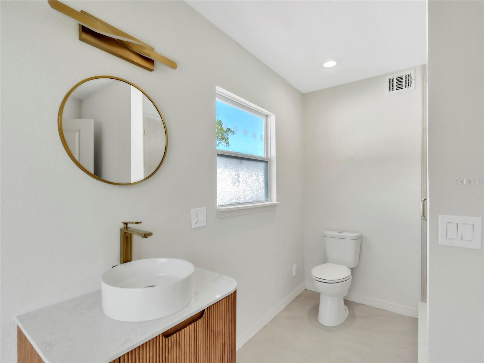 Image 19 of 26 For 4870 Venetian Boulevard Ne