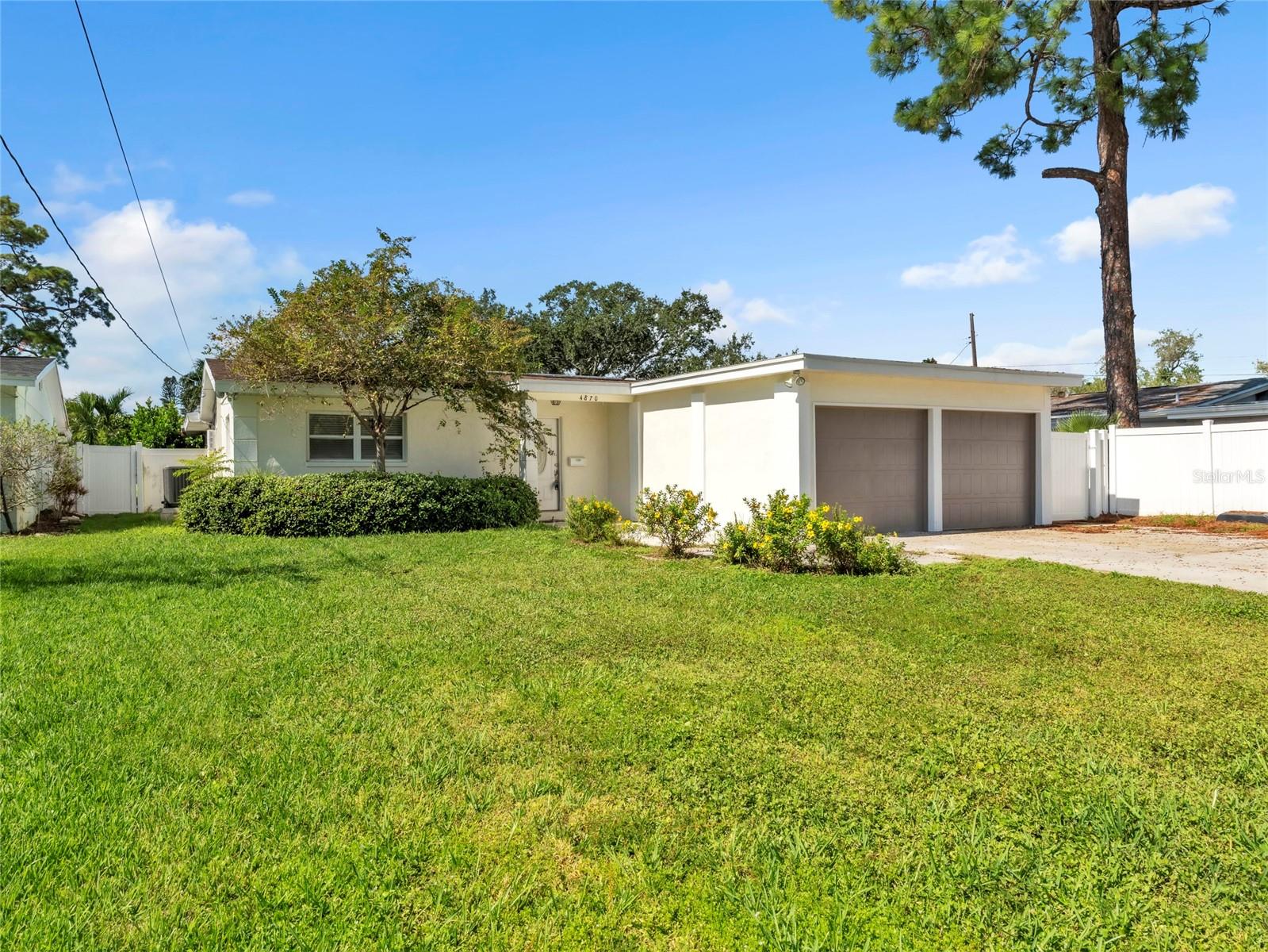 Image 2 of 26 For 4870 Venetian Boulevard Ne