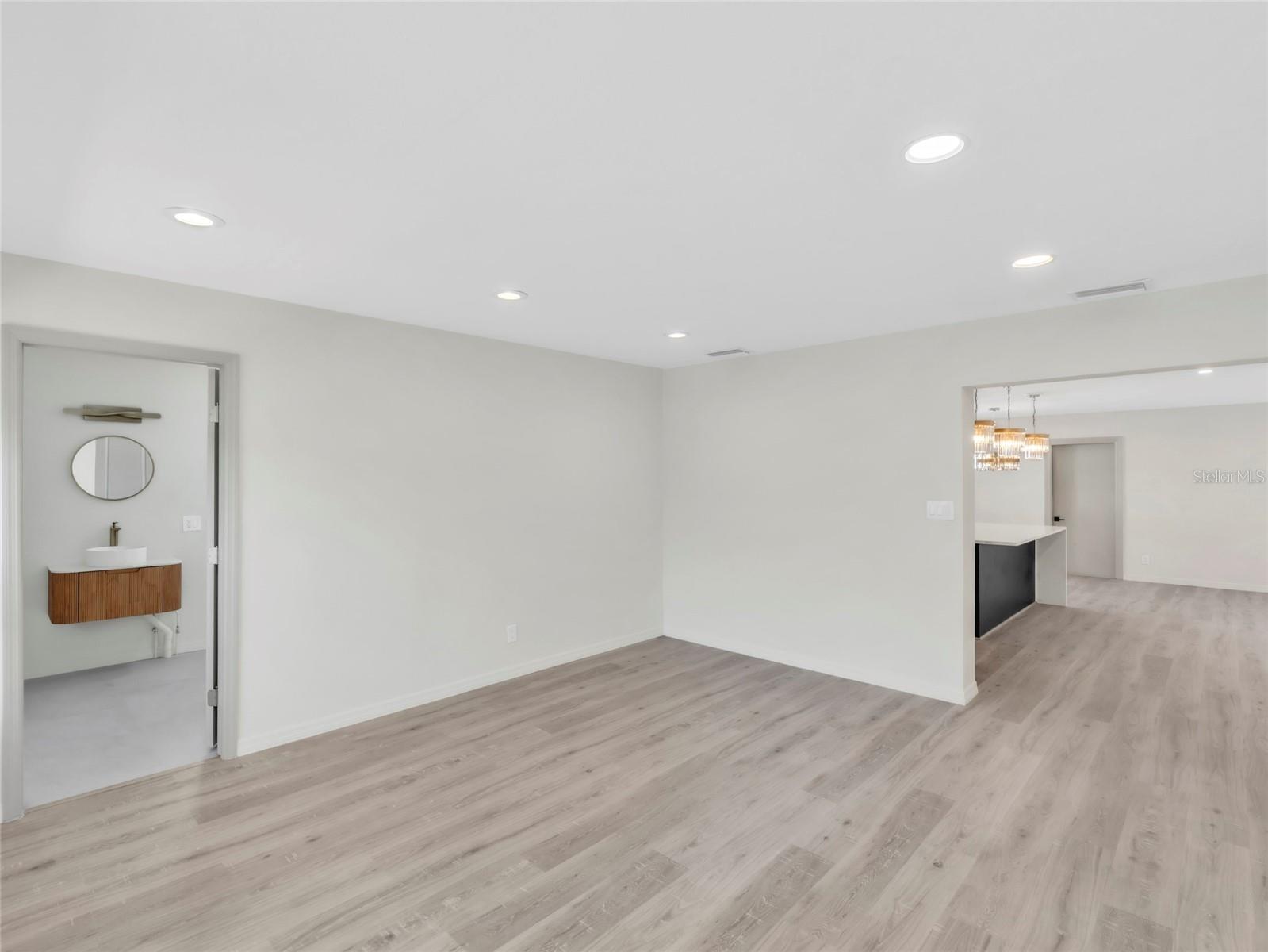 Image 24 of 26 For 4870 Venetian Boulevard Ne